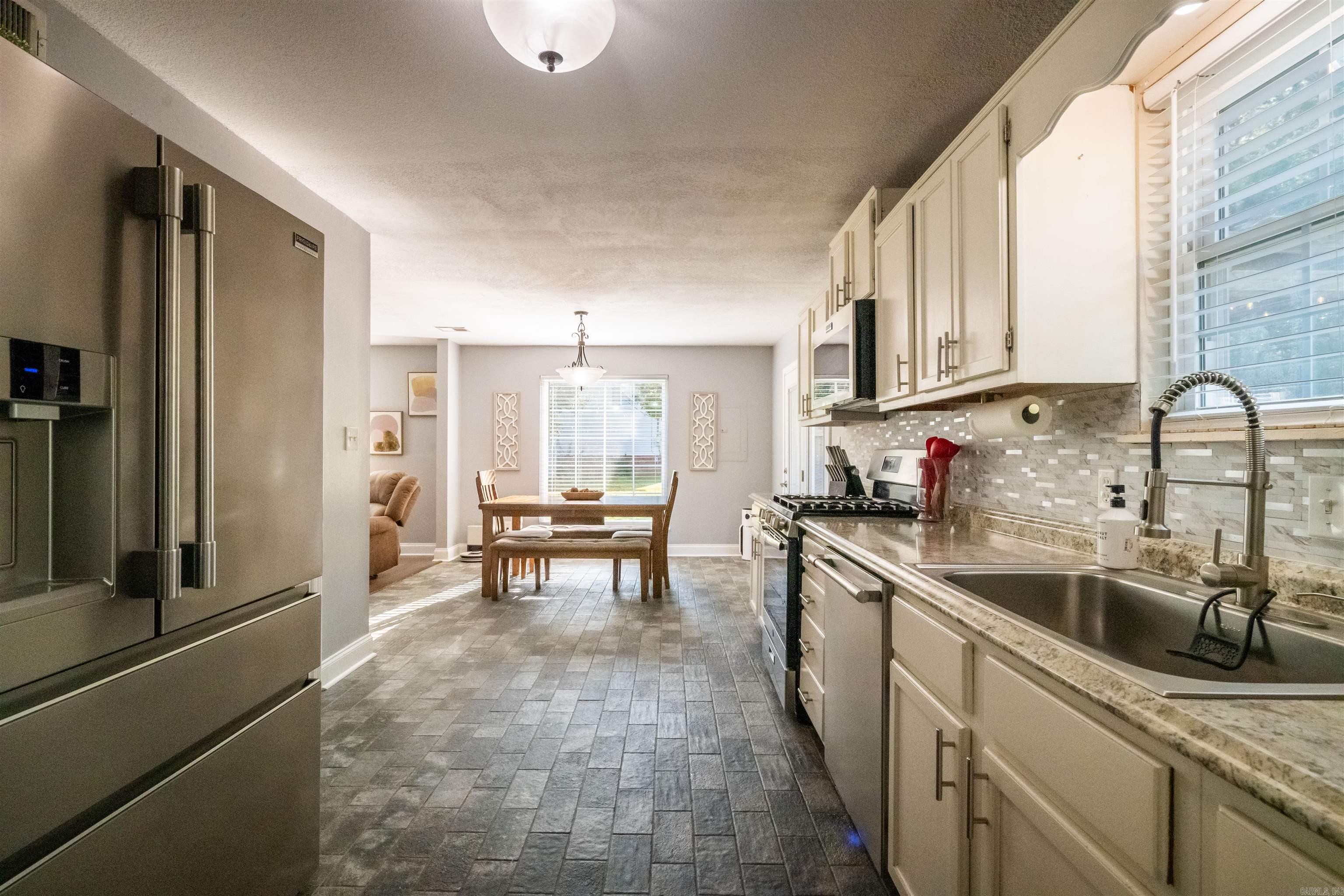 PEBBLE CREEK - Residential