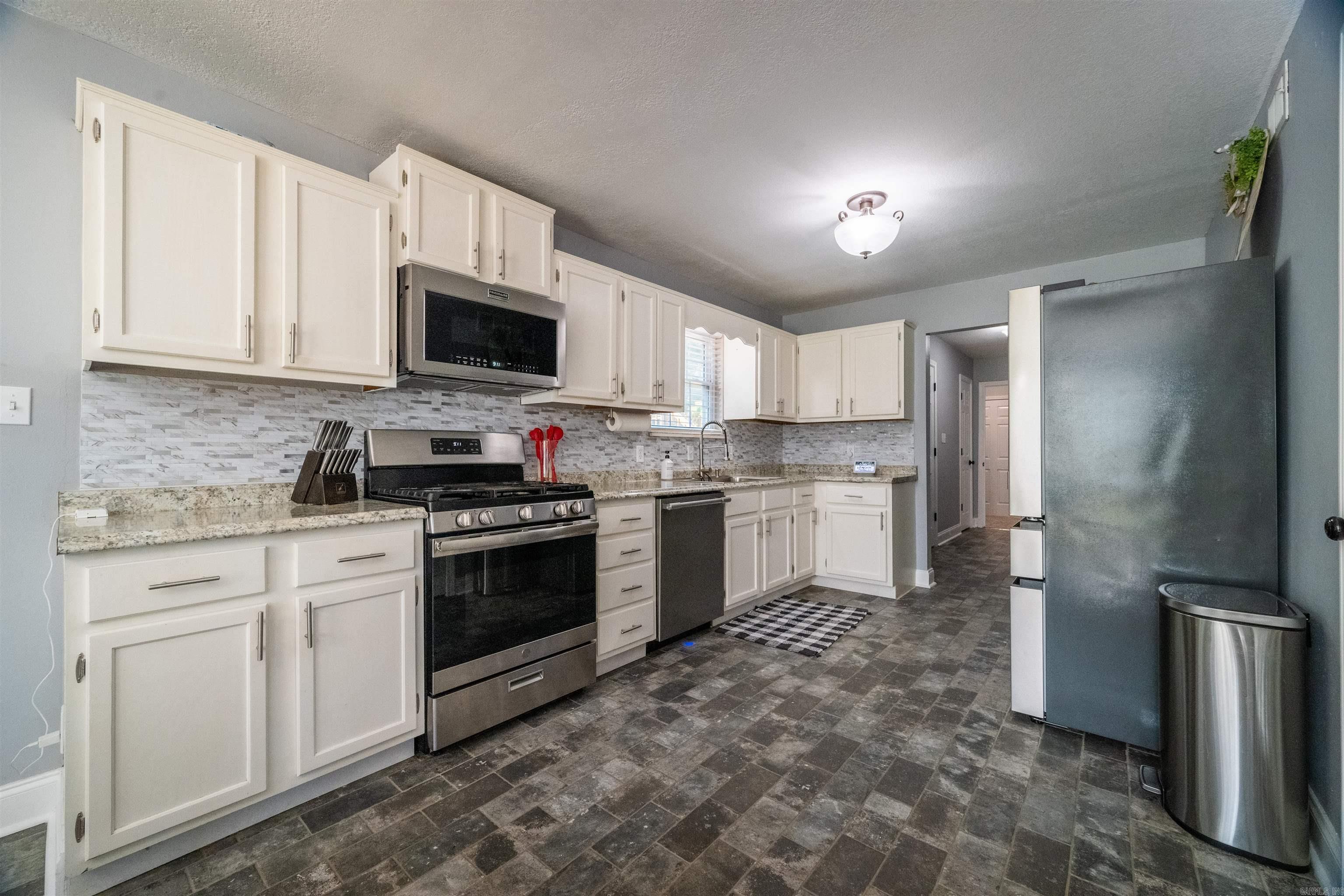 PEBBLE CREEK - Residential