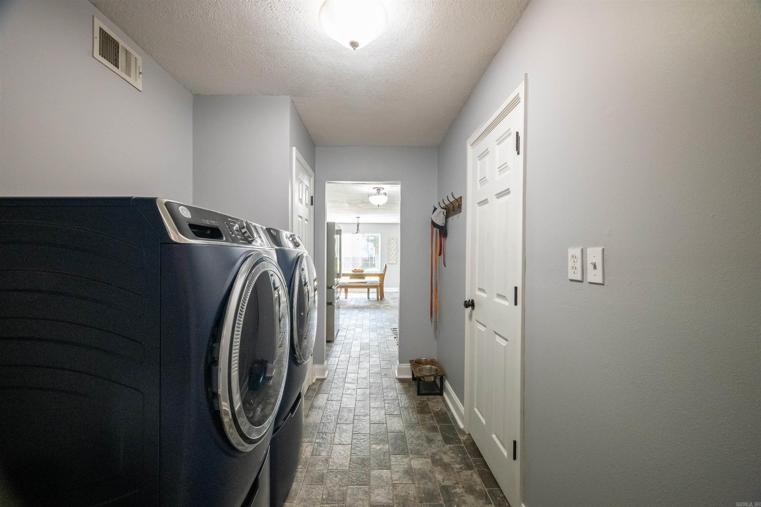 PEBBLE CREEK - Residential