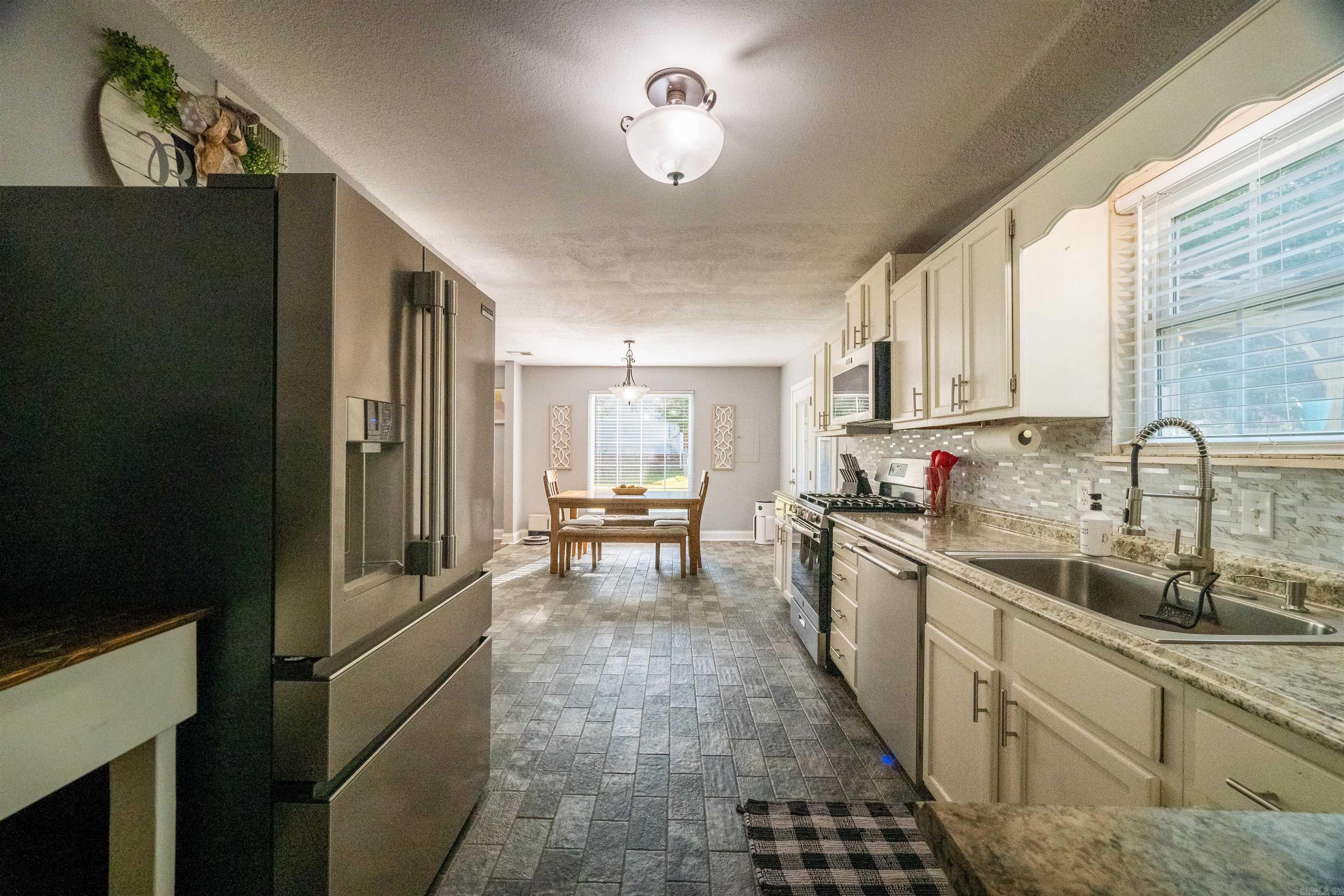 PEBBLE CREEK - Residential