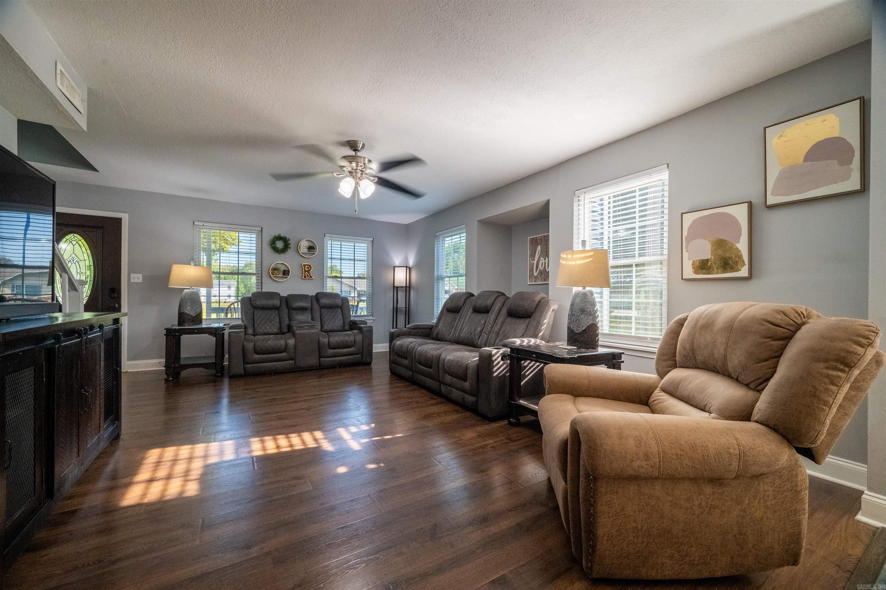 PEBBLE CREEK - Residential