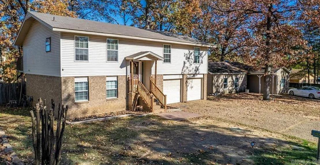 This charming family home in beautiful Sherwood, AR, is just minutes away from all local amenities. It features a two-car garage, a spacious backyard, and an enclosed deck perfect for relaxing or entertaining.