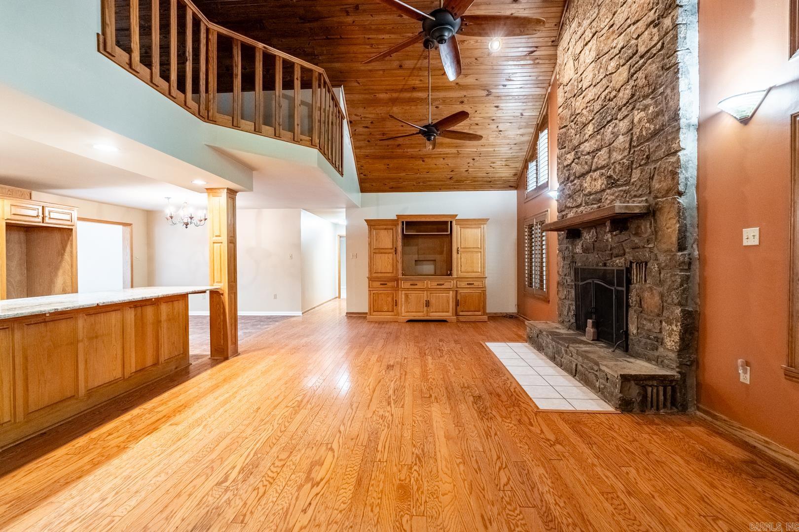 LAWSON OAKS - Residential