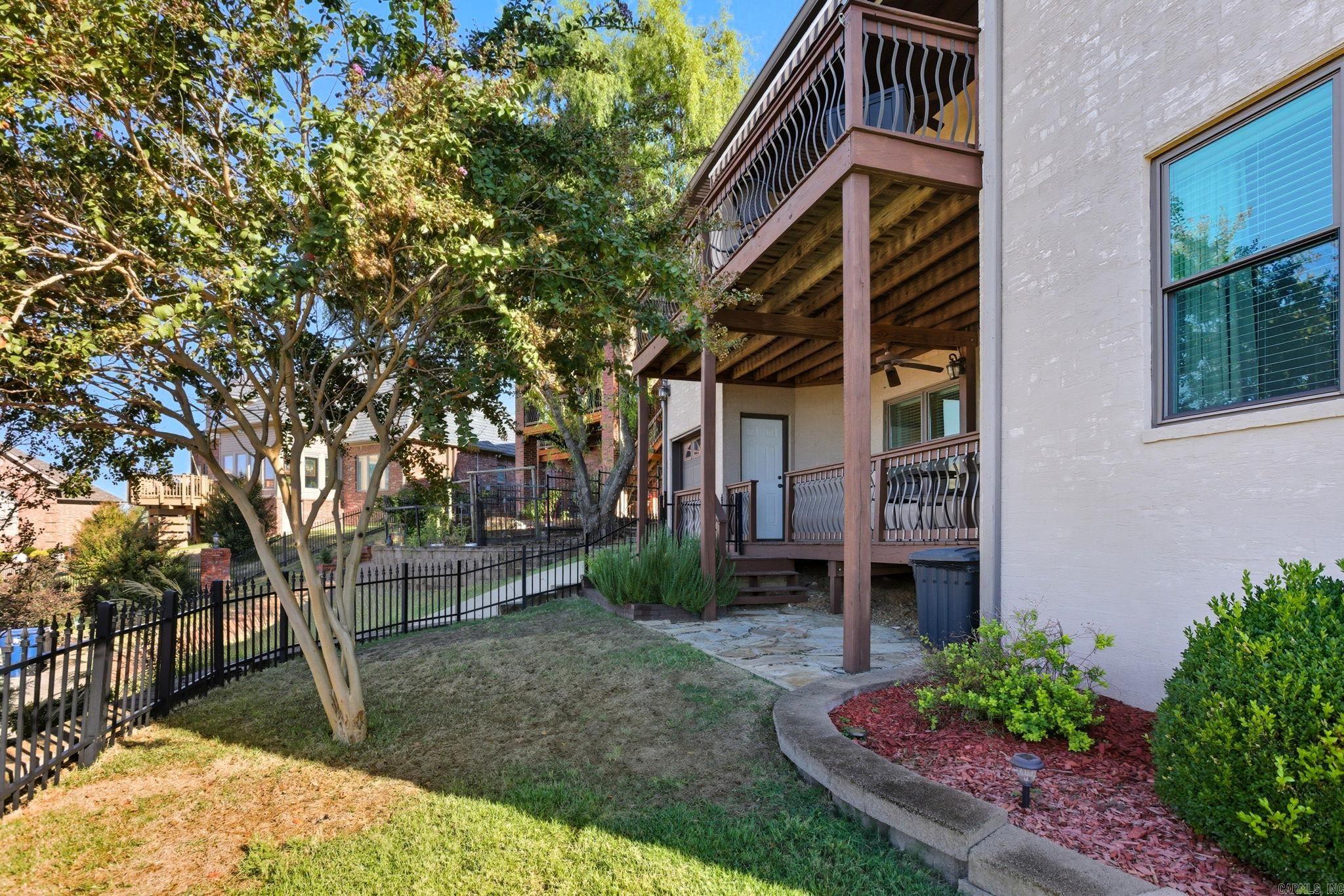 MAJESTIC POINTE - Residential