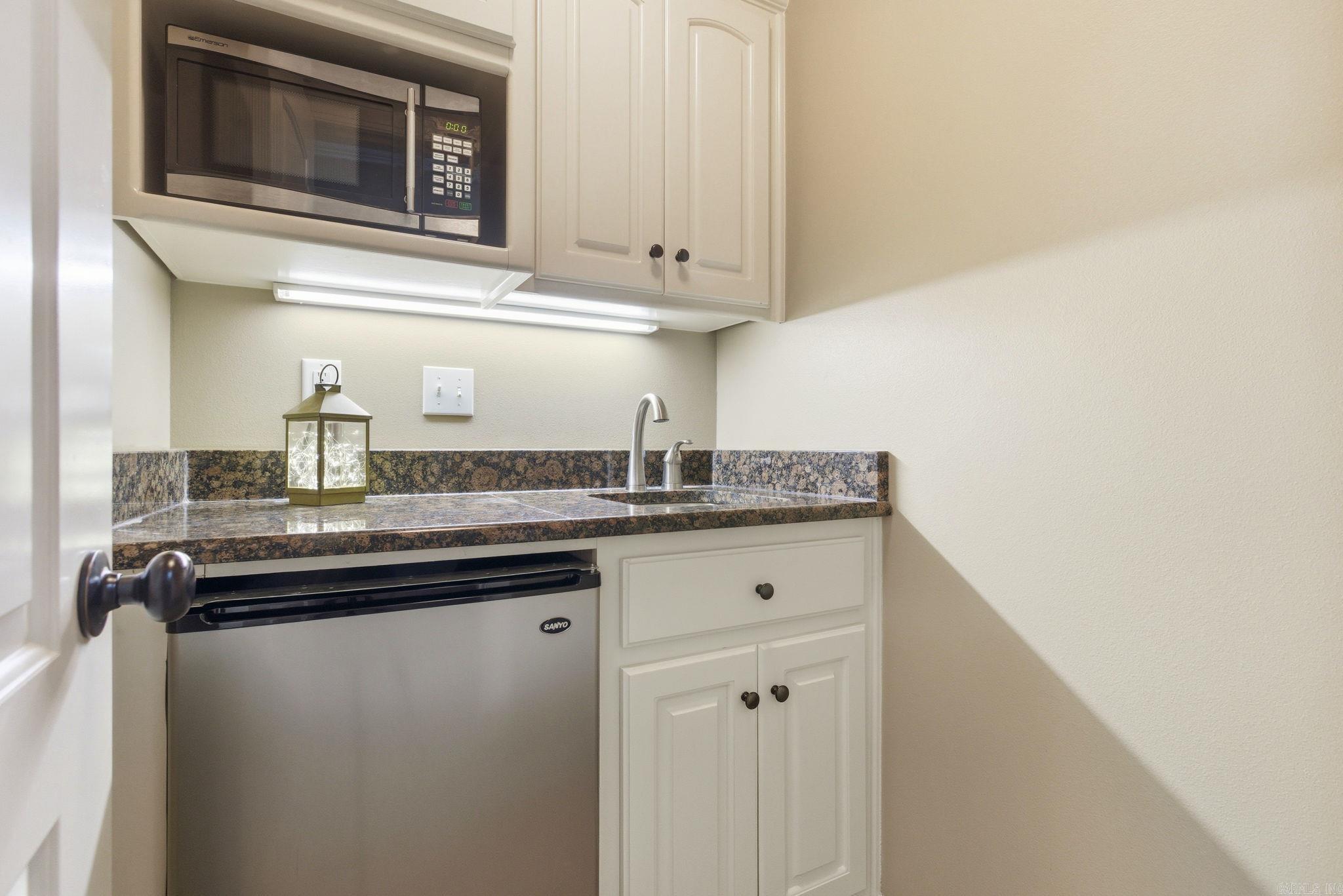 MAJESTIC POINTE - Residential