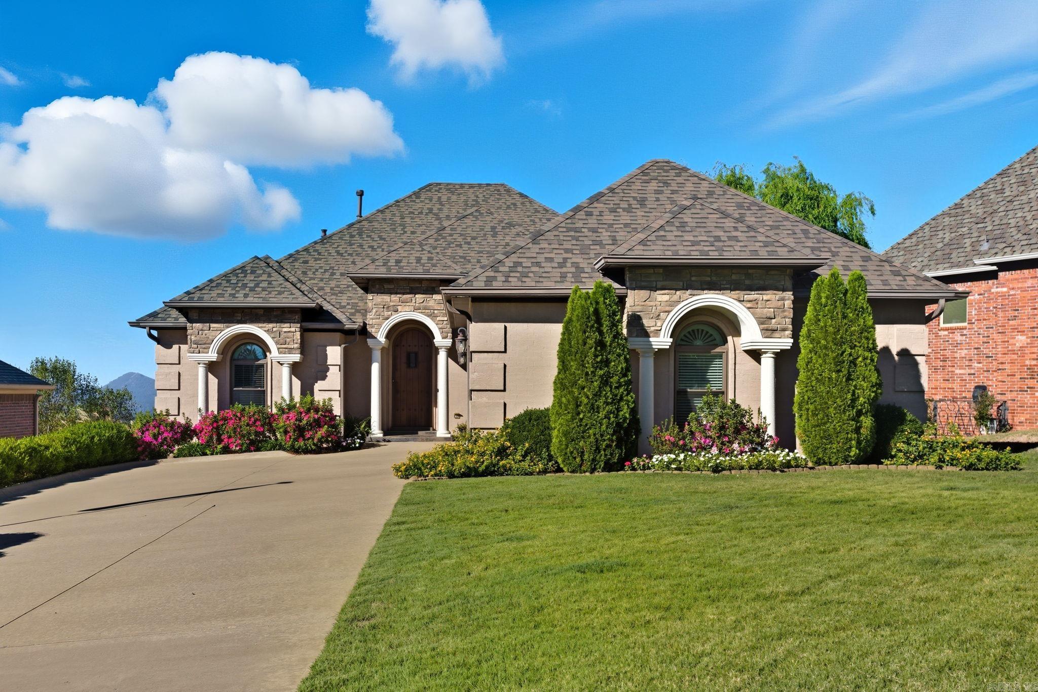 MAJESTIC POINTE - Residential