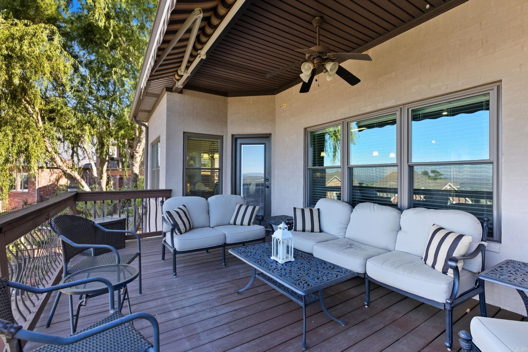 MAJESTIC POINTE - Residential