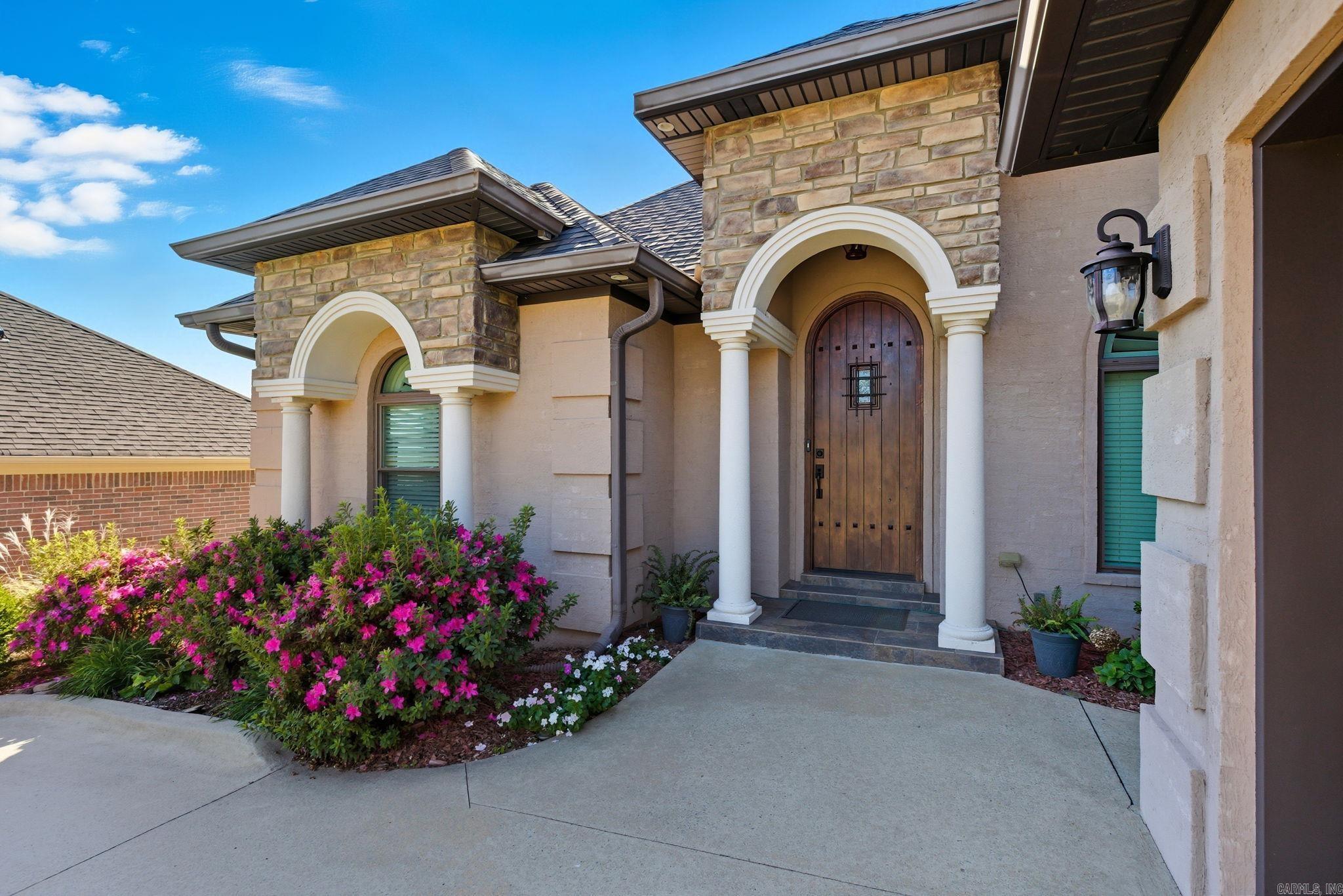 MAJESTIC POINTE - Residential