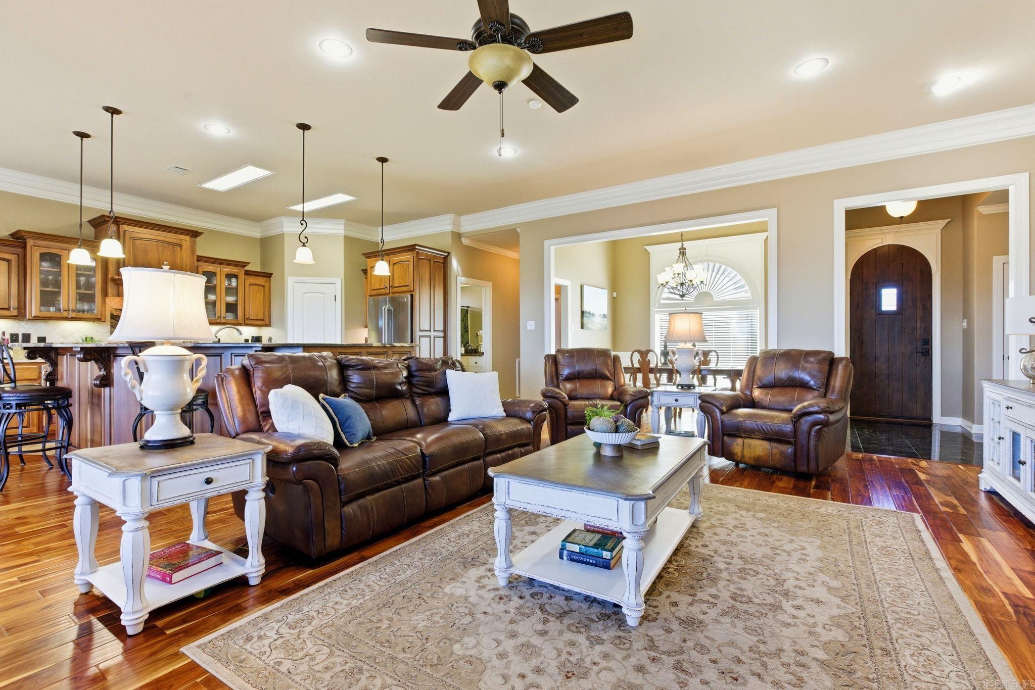 MAJESTIC POINTE - Residential