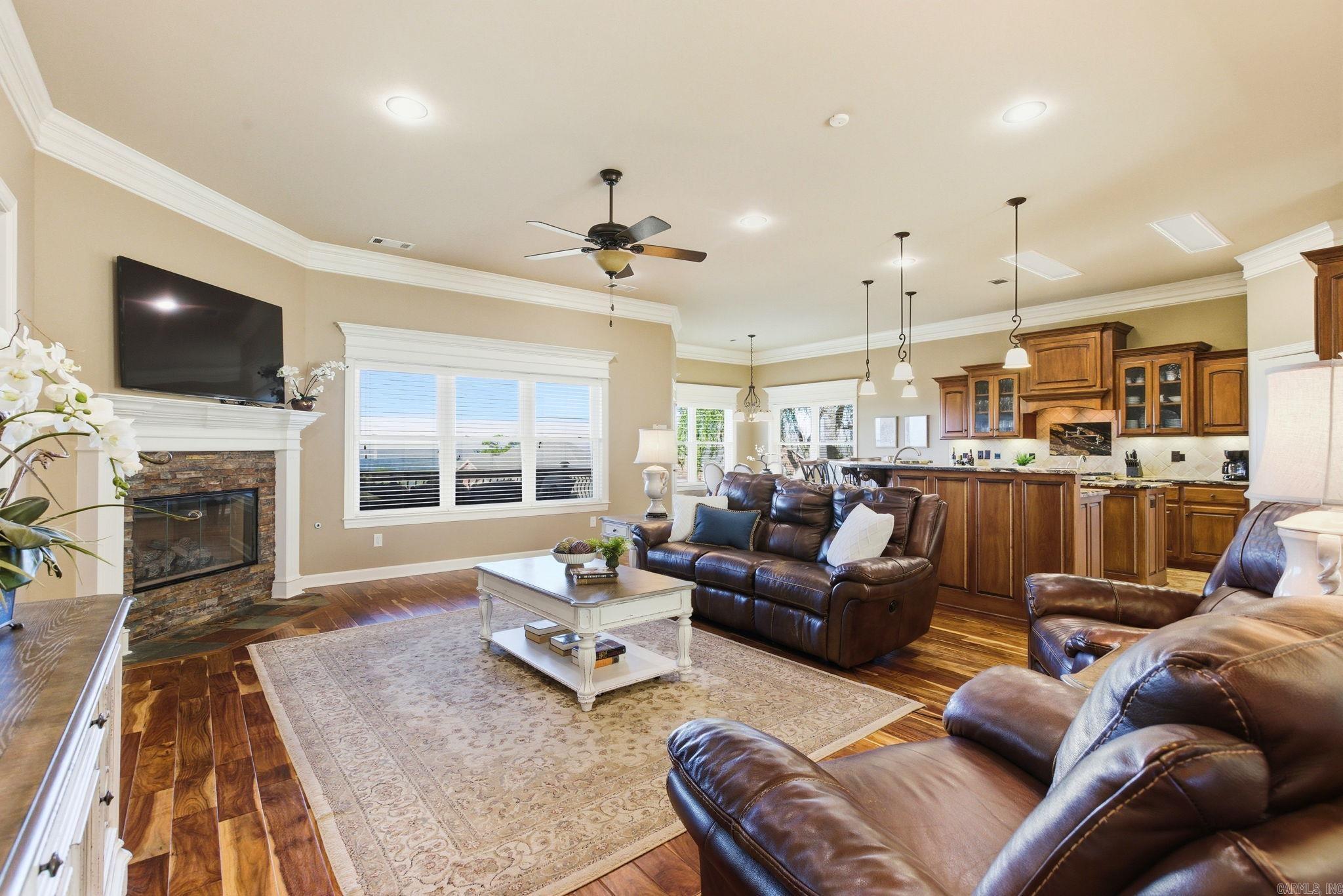 MAJESTIC POINTE - Residential