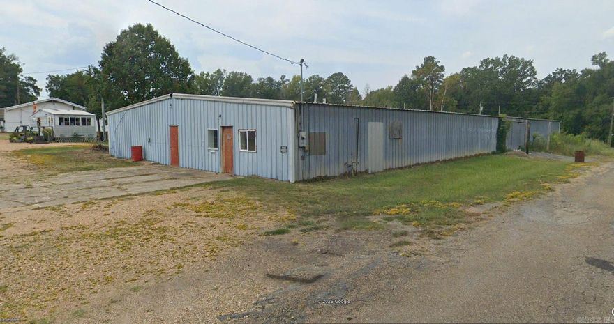 Spacious 9,600 sq ft steel frame building located at 719 Moro St. Fordyce Arkansas. This property features a large open floor plan with a durable concrete floor, making it ideal for a wide range of commercial uses. Positioned in a high traffic area, this location offers excellent visibility and accessibility perfect for a warehouse, mechanic shop, retail space, or other business ventures.  With its versatile layout and prime location, the possibilities are endless for investors or business owners looking to expand or start something new.