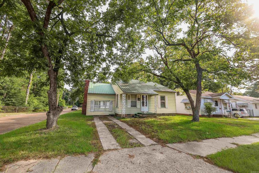 2 bedroom, 1 bathroom home. Den that could potentially be used as a third bedroom. Concrete block workshop and storage building to convey.