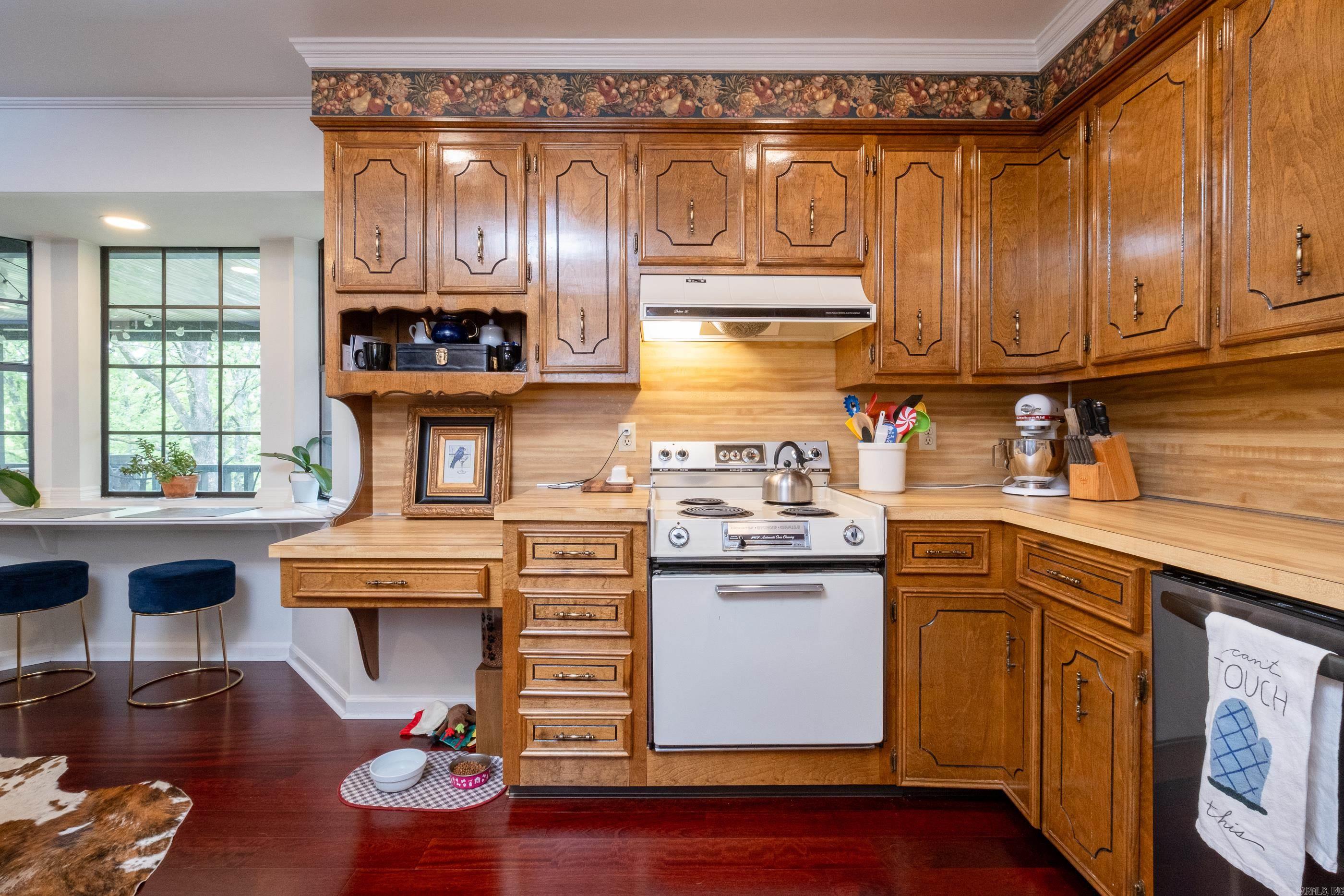 MARLOWE MANOR - Residential