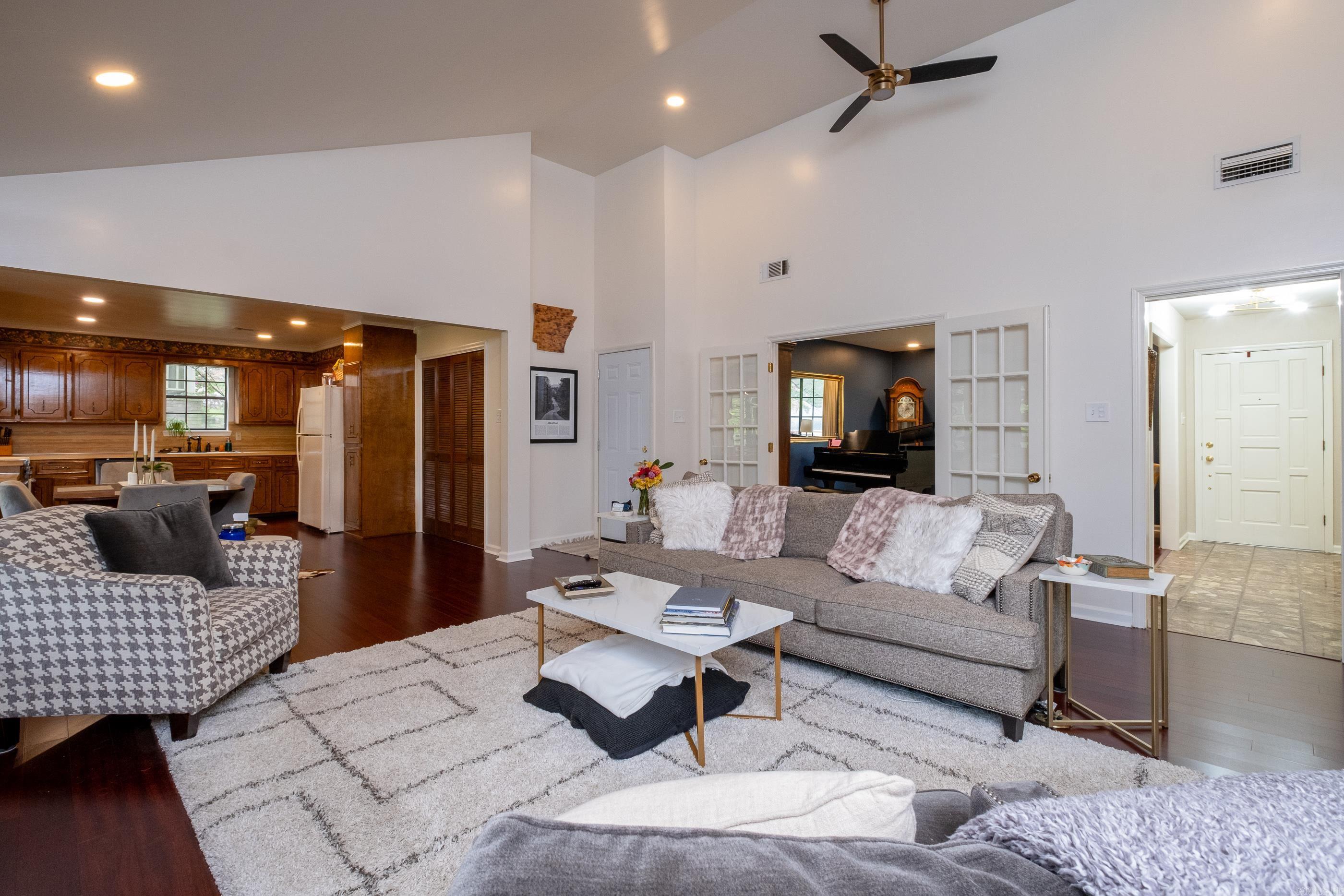 MARLOWE MANOR - Residential