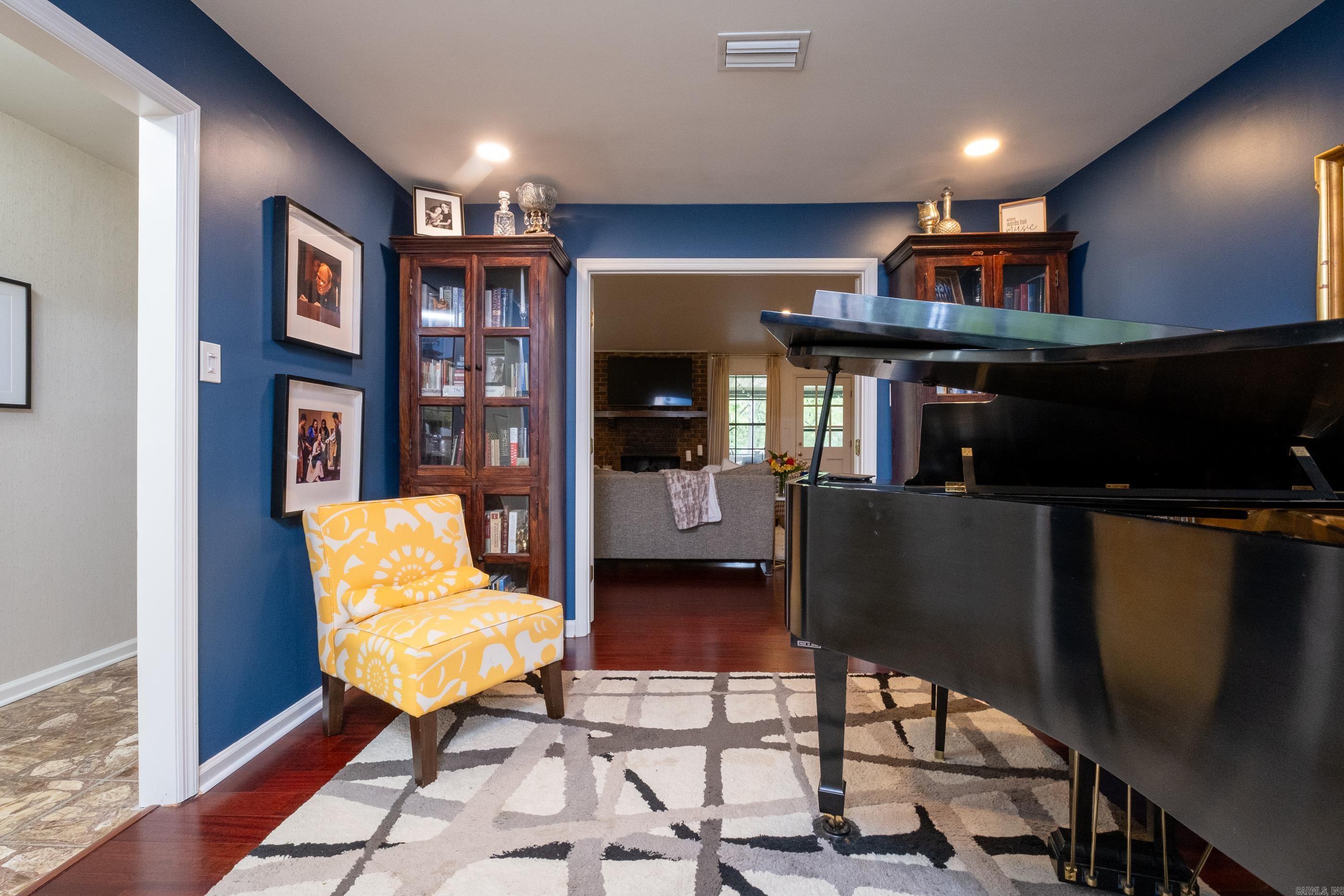 MARLOWE MANOR - Residential