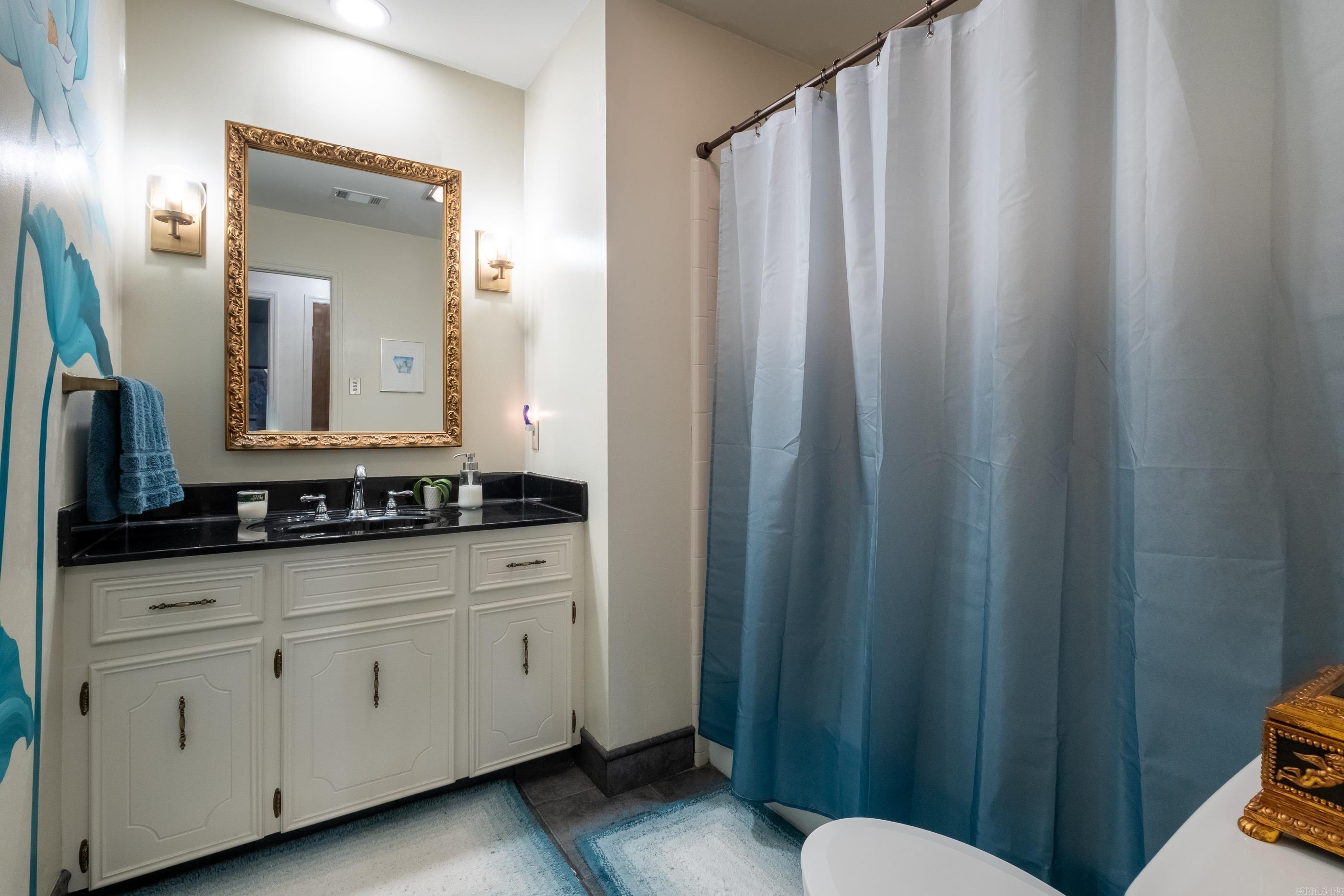 MARLOWE MANOR - Residential