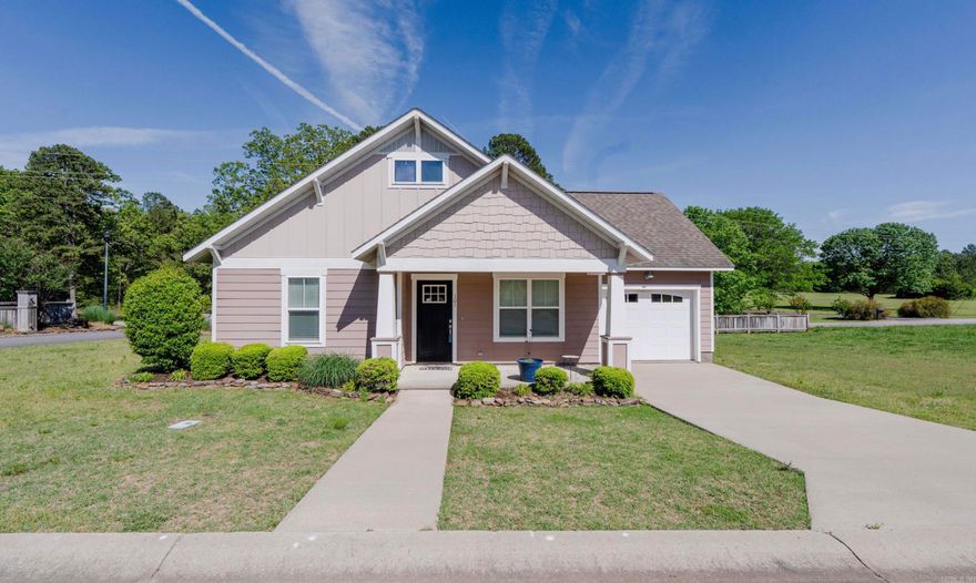 Fabulous location within minutes of Damsite Marina and Greers Ferry Lake!! This move-in-ready charming cottage has 3 bedrooms and 2 full baths with vaulted ceilings throughout. This home feels both spacious and stylish with stained concrete floors and beautiful granite counters. Enjoy relaxing on the cute front porch or the back deck. This amazing home is located in a perfect neighborhood within minutes to all Heber Springs has to offer! Schedule a tour today to see this gem of a home!