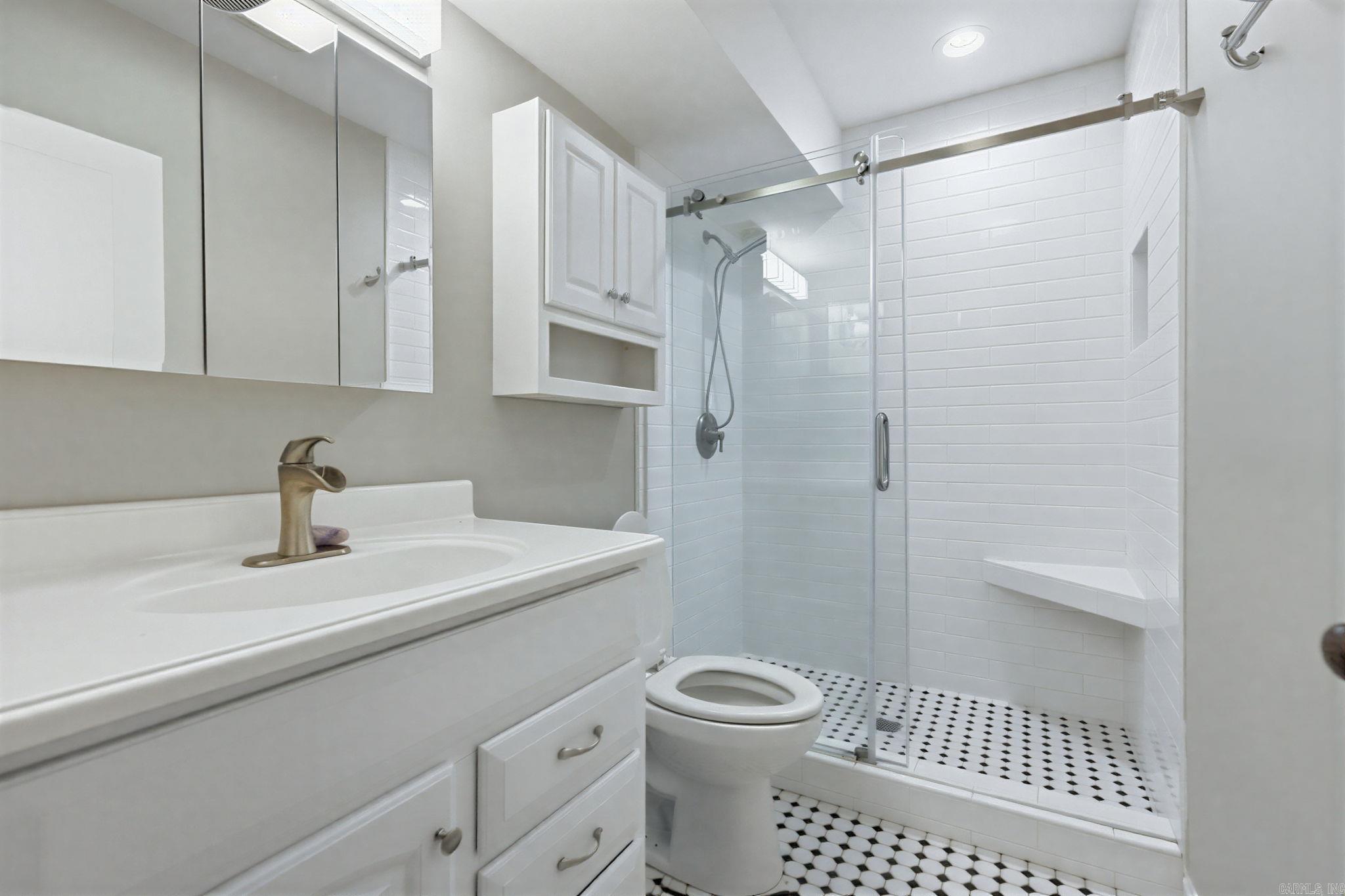 FOREST HILL COND - Residential