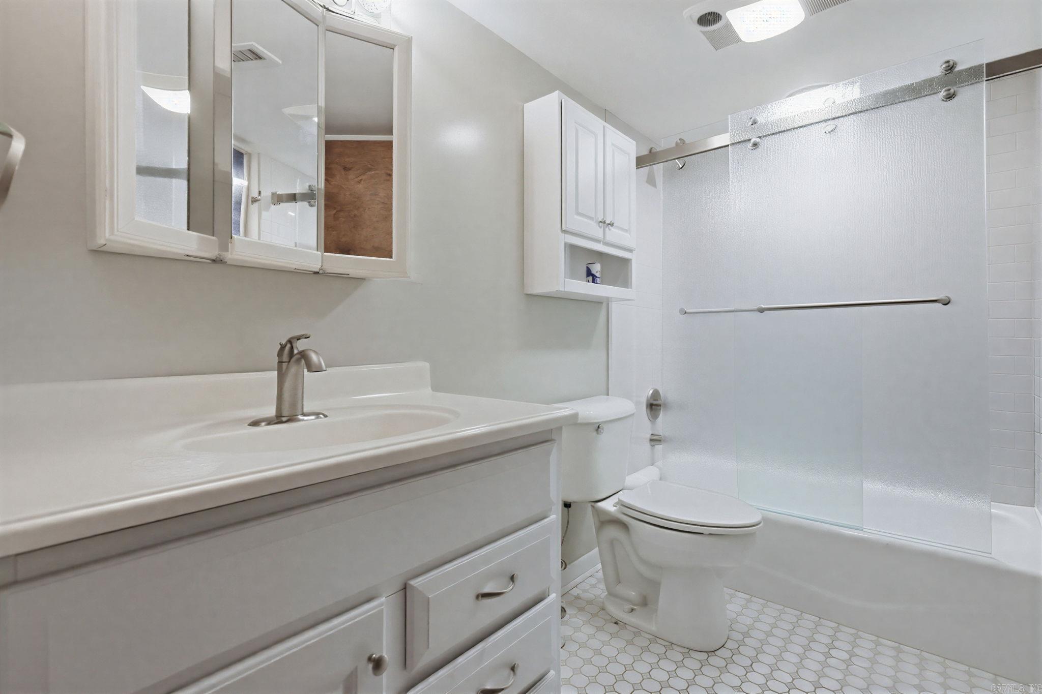 FOREST HILL COND - Residential