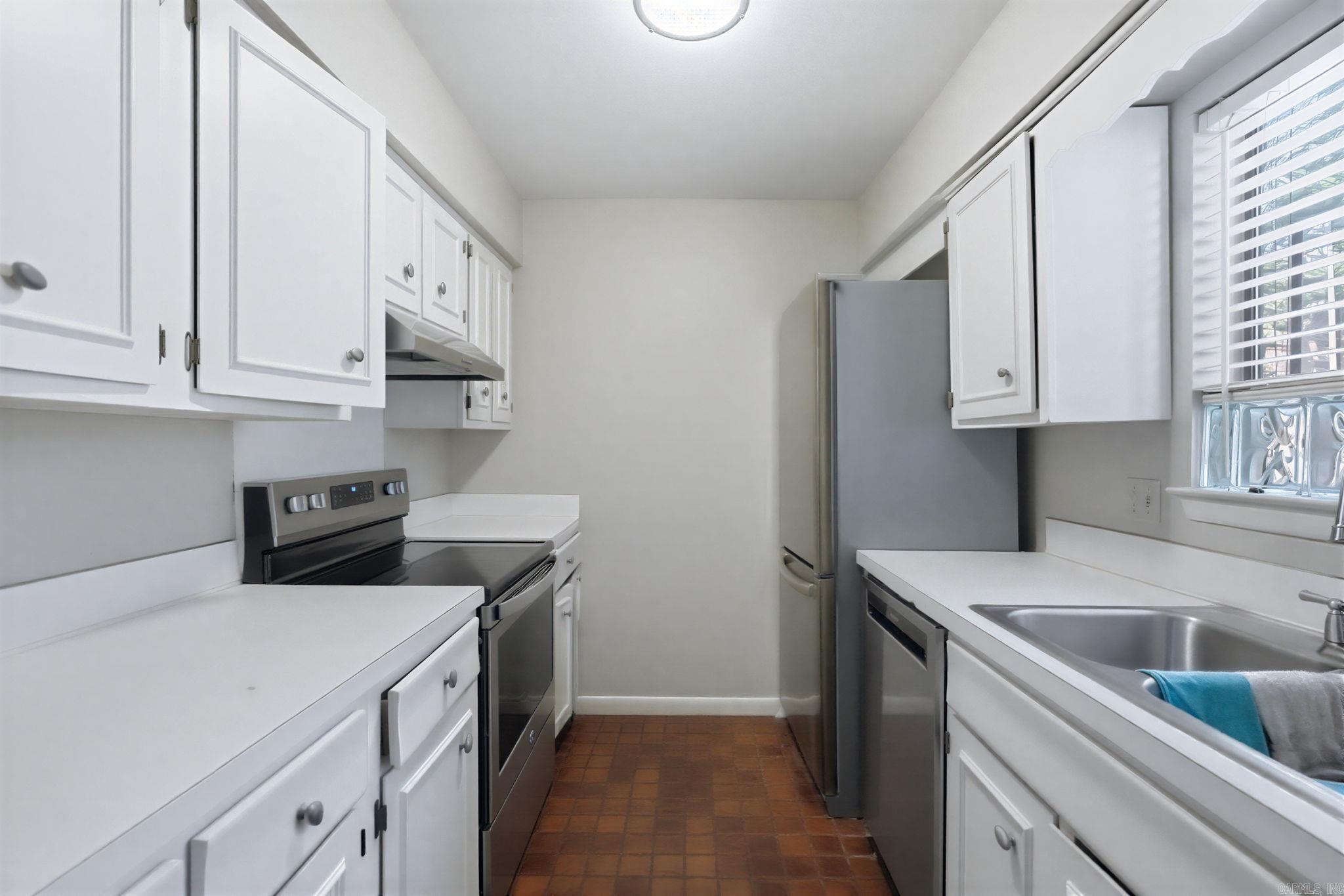 FOREST HILL COND - Residential