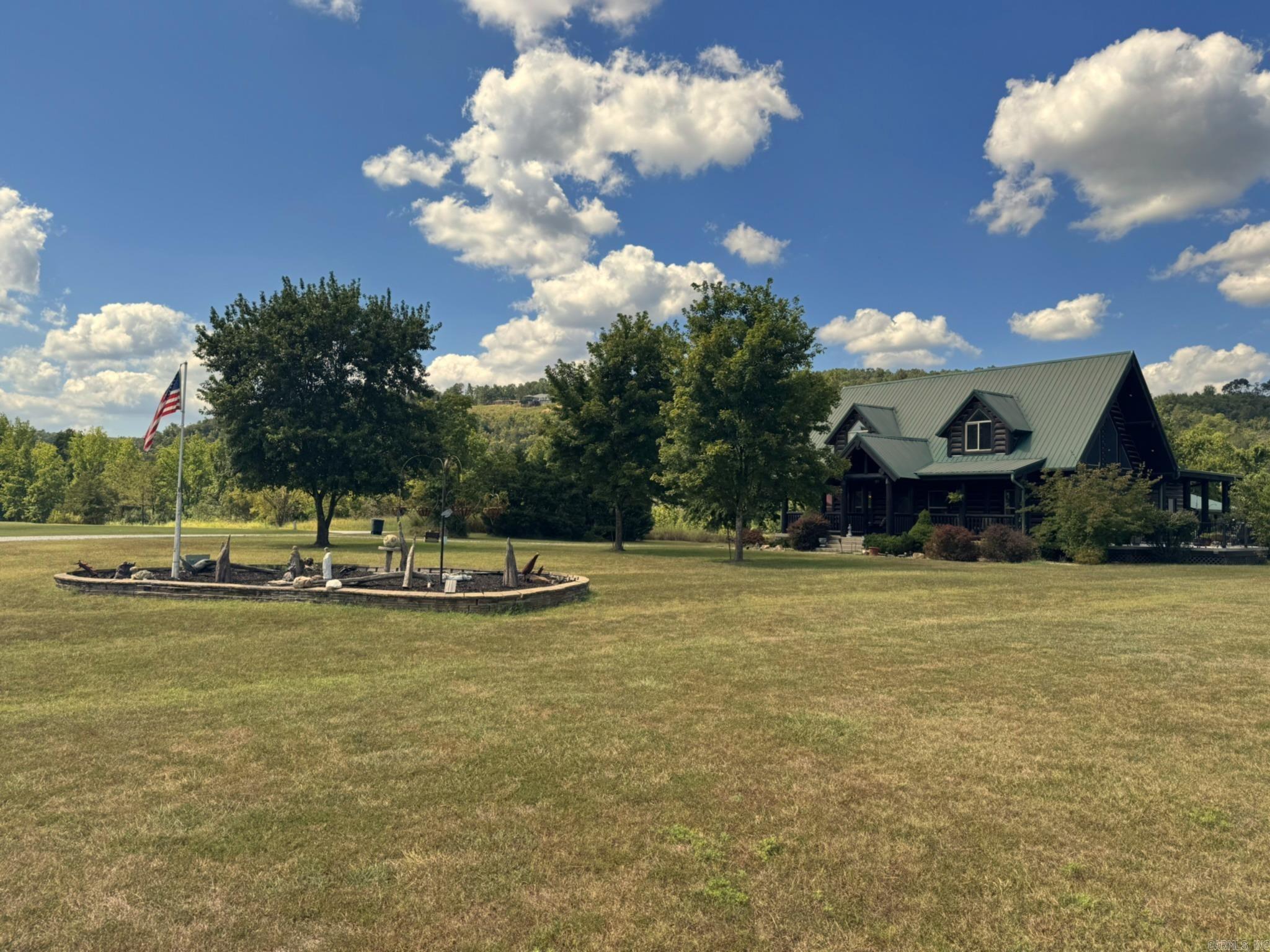 RIVER SIDE MEADOWS - Residential