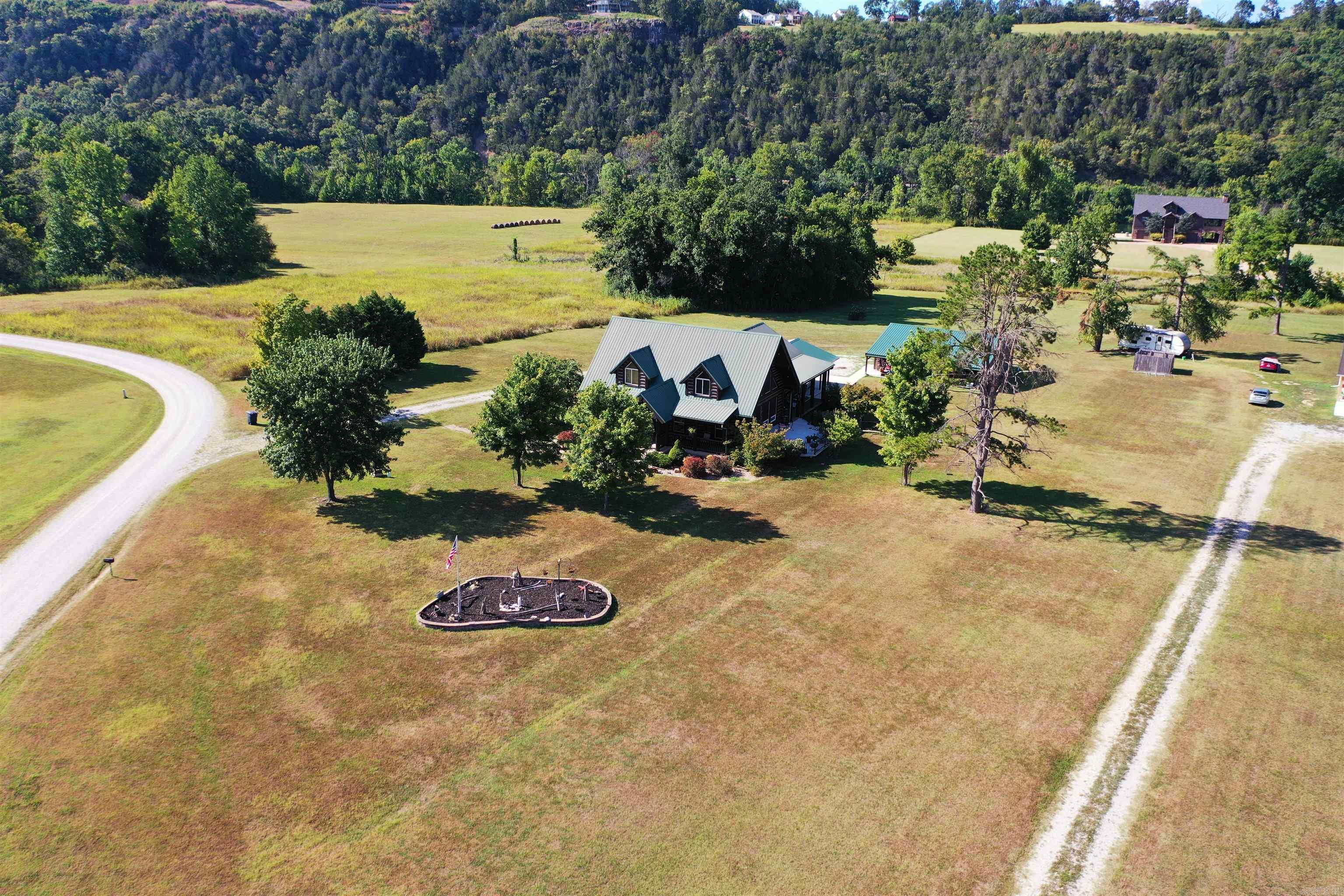 RIVER SIDE MEADOWS - Residential