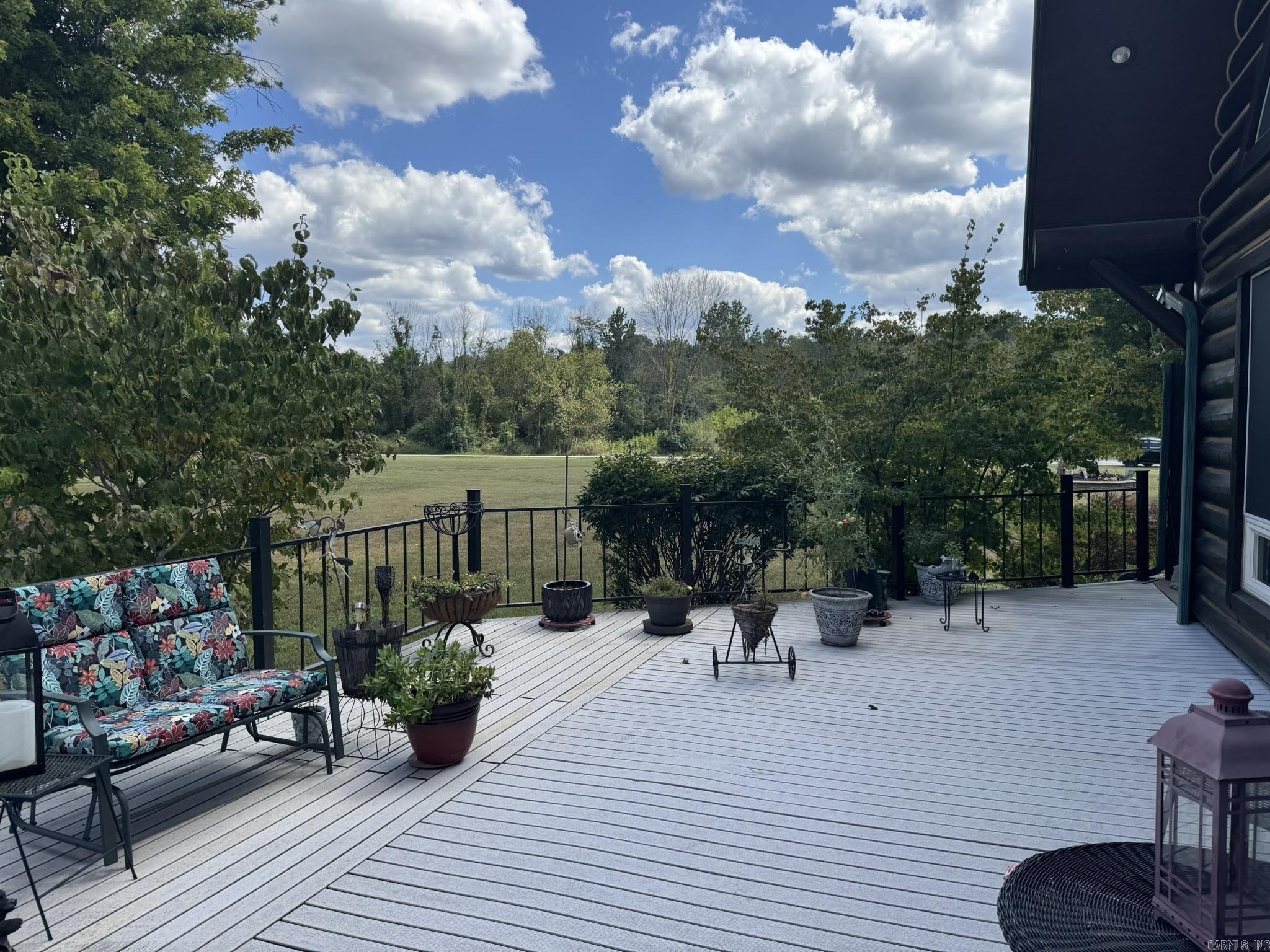RIVER SIDE MEADOWS - Residential