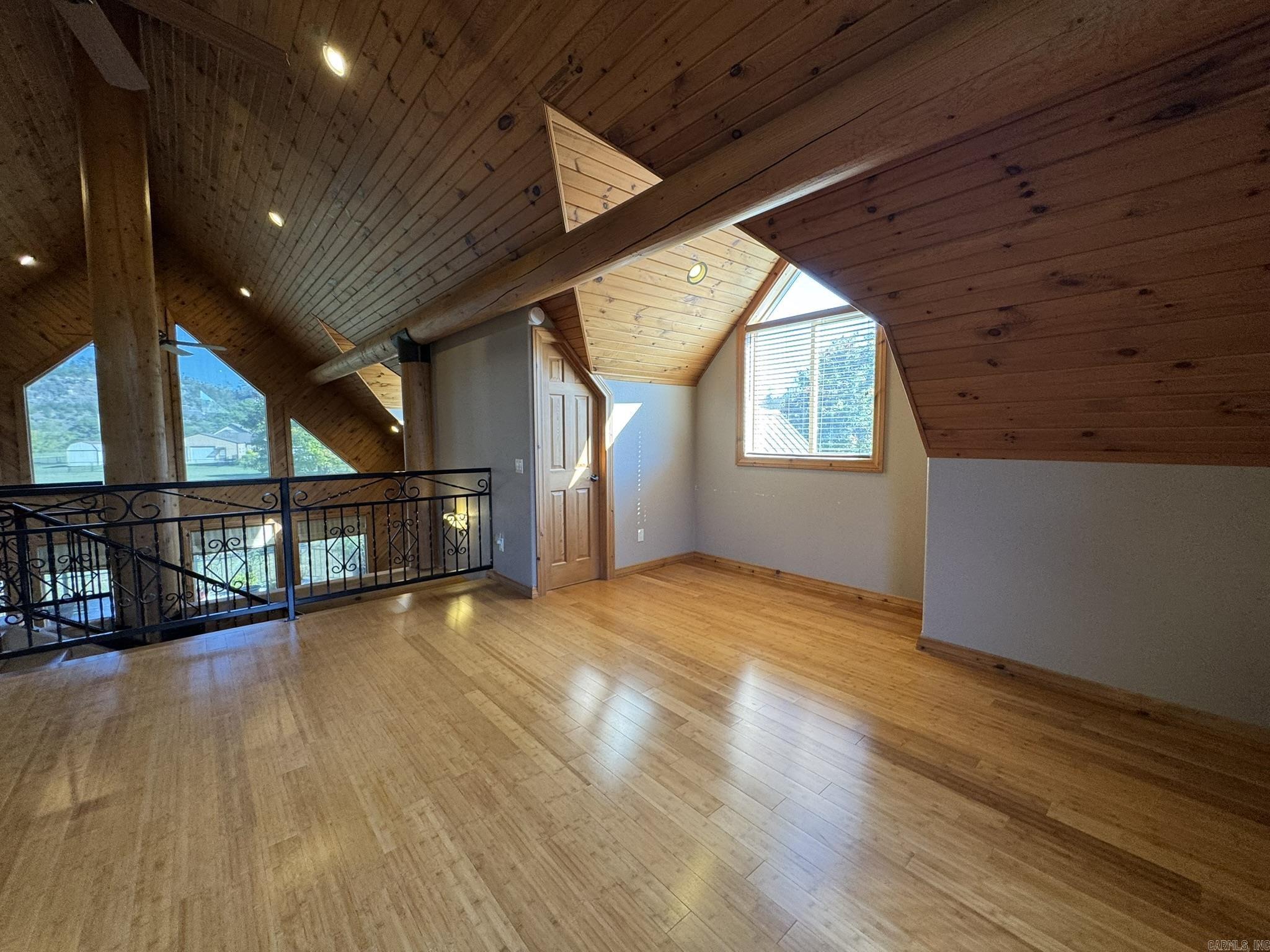 RIVER SIDE MEADOWS - Residential