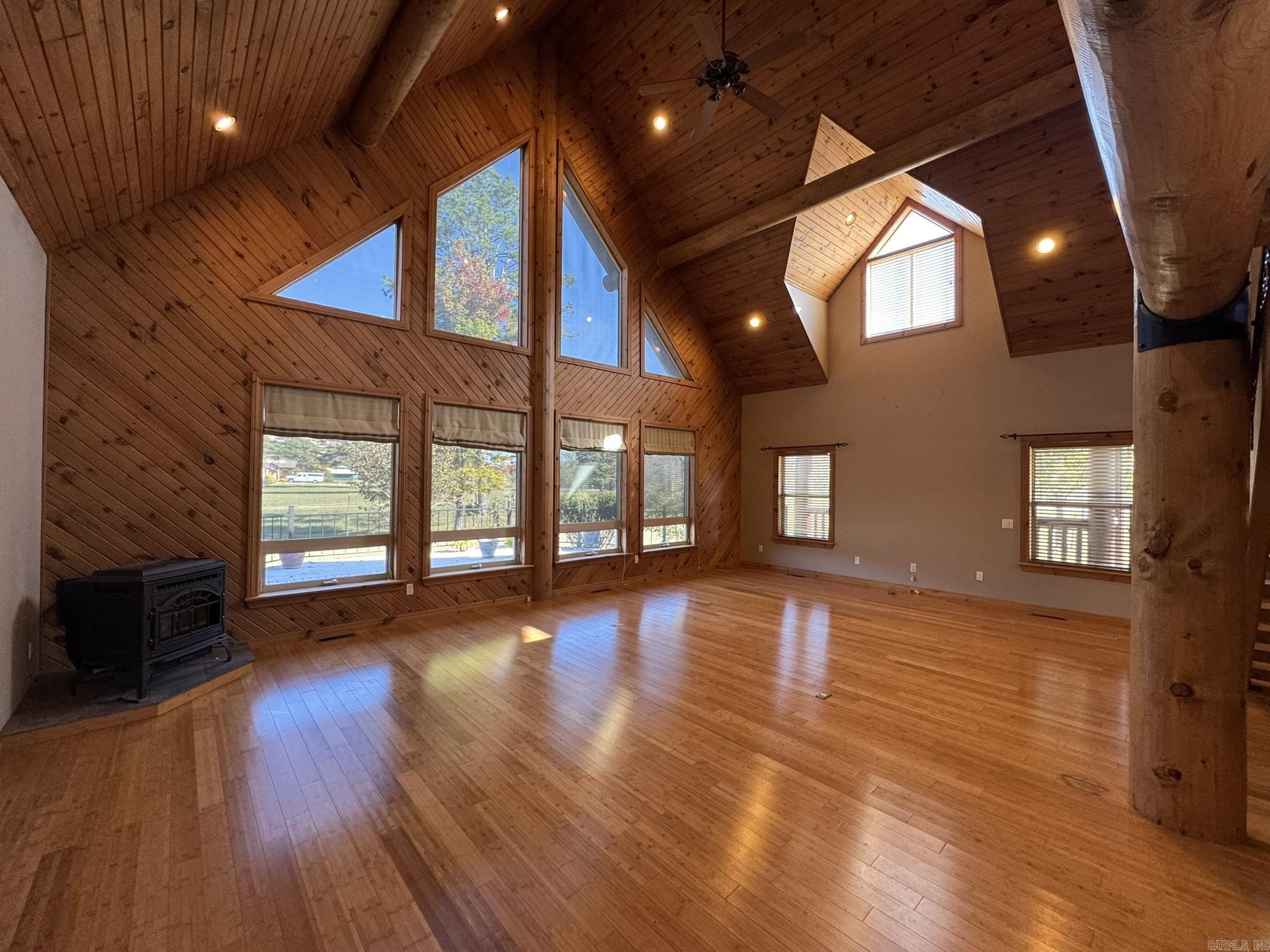 RIVER SIDE MEADOWS - Residential