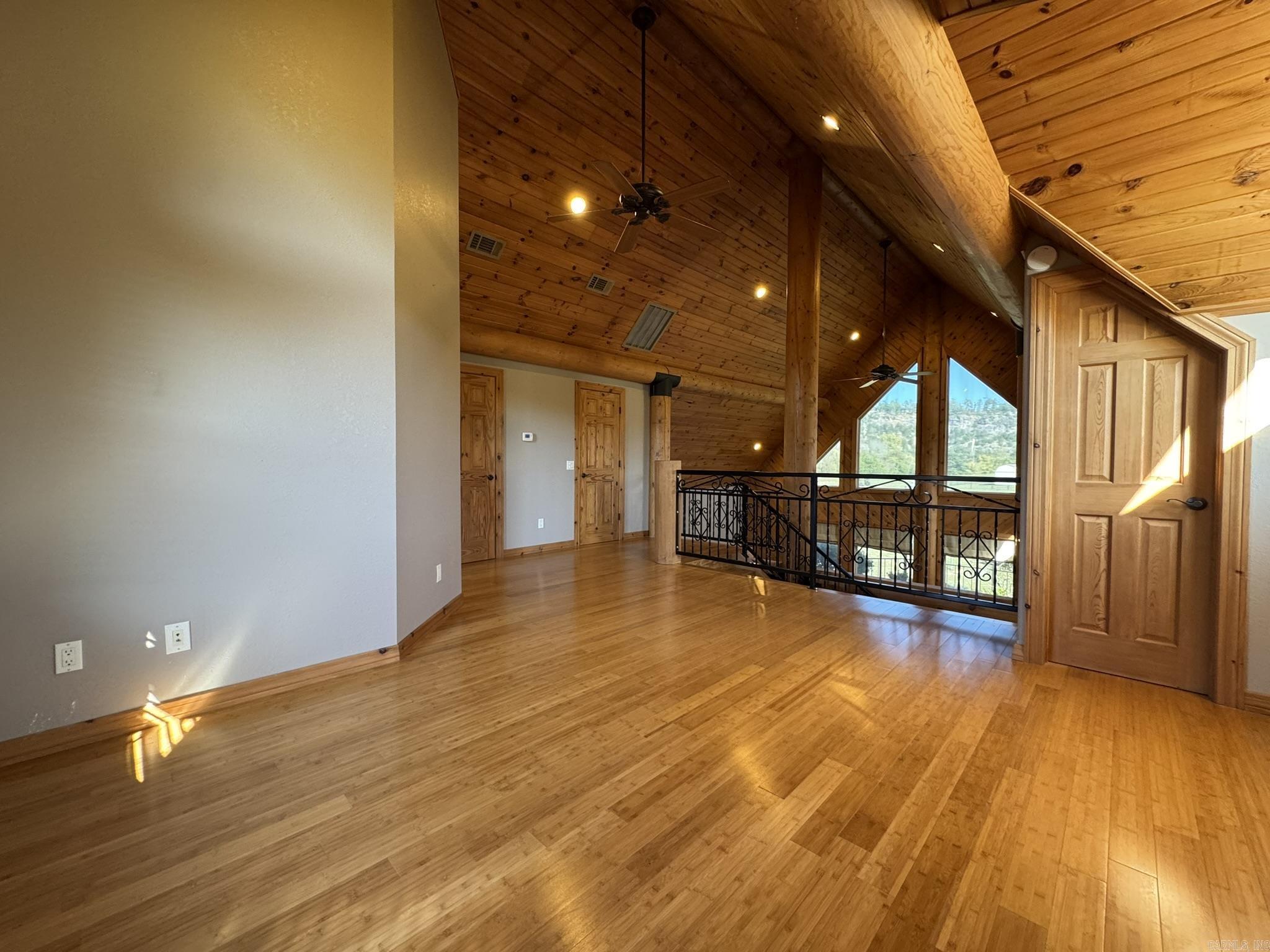 RIVER SIDE MEADOWS - Residential
