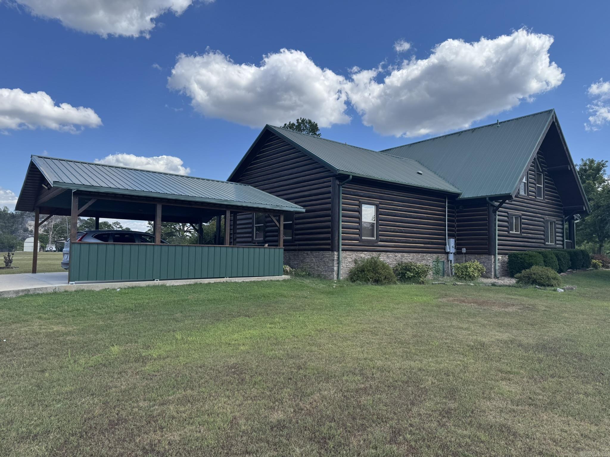 RIVER SIDE MEADOWS - Residential