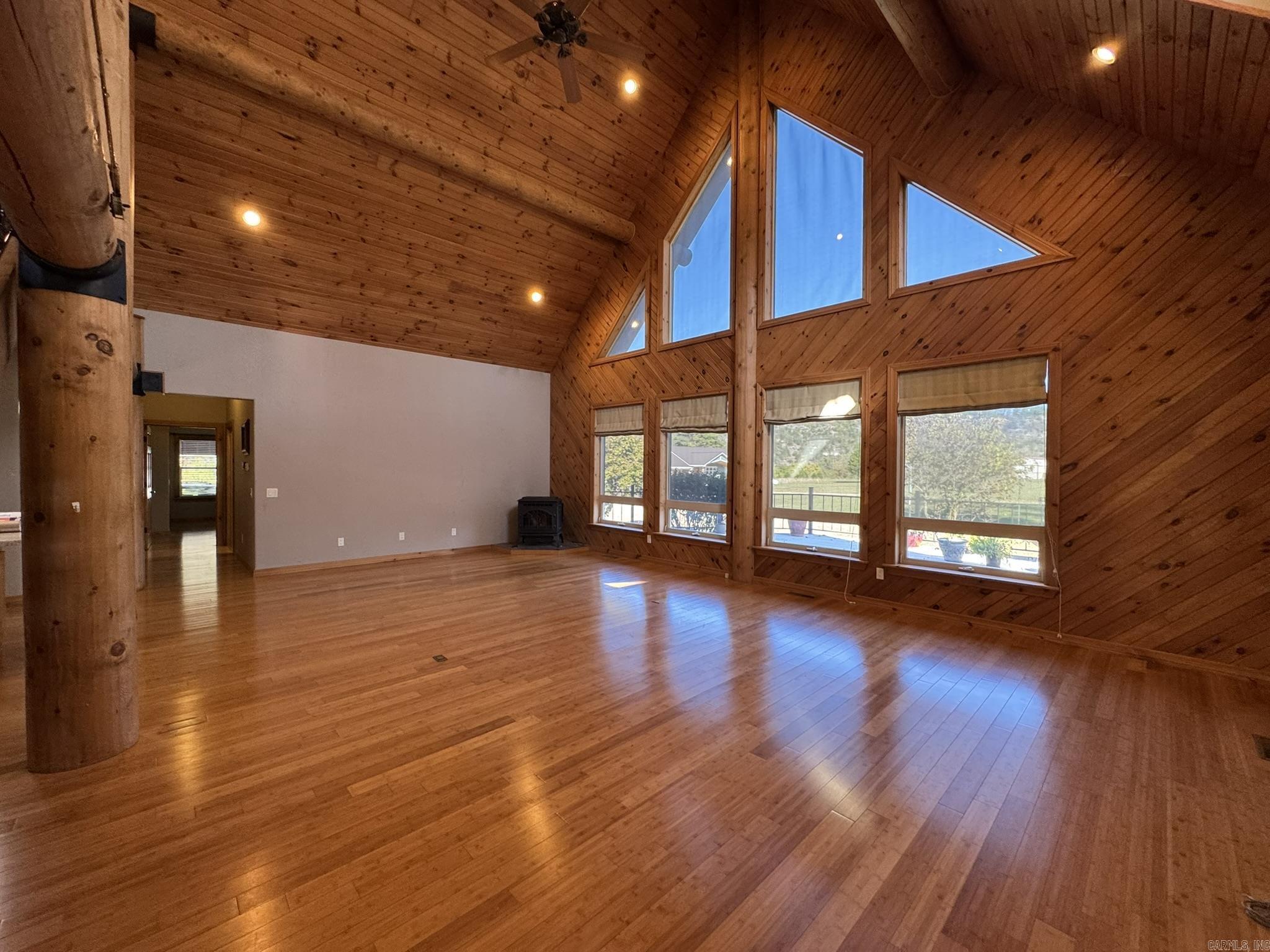 RIVER SIDE MEADOWS - Residential