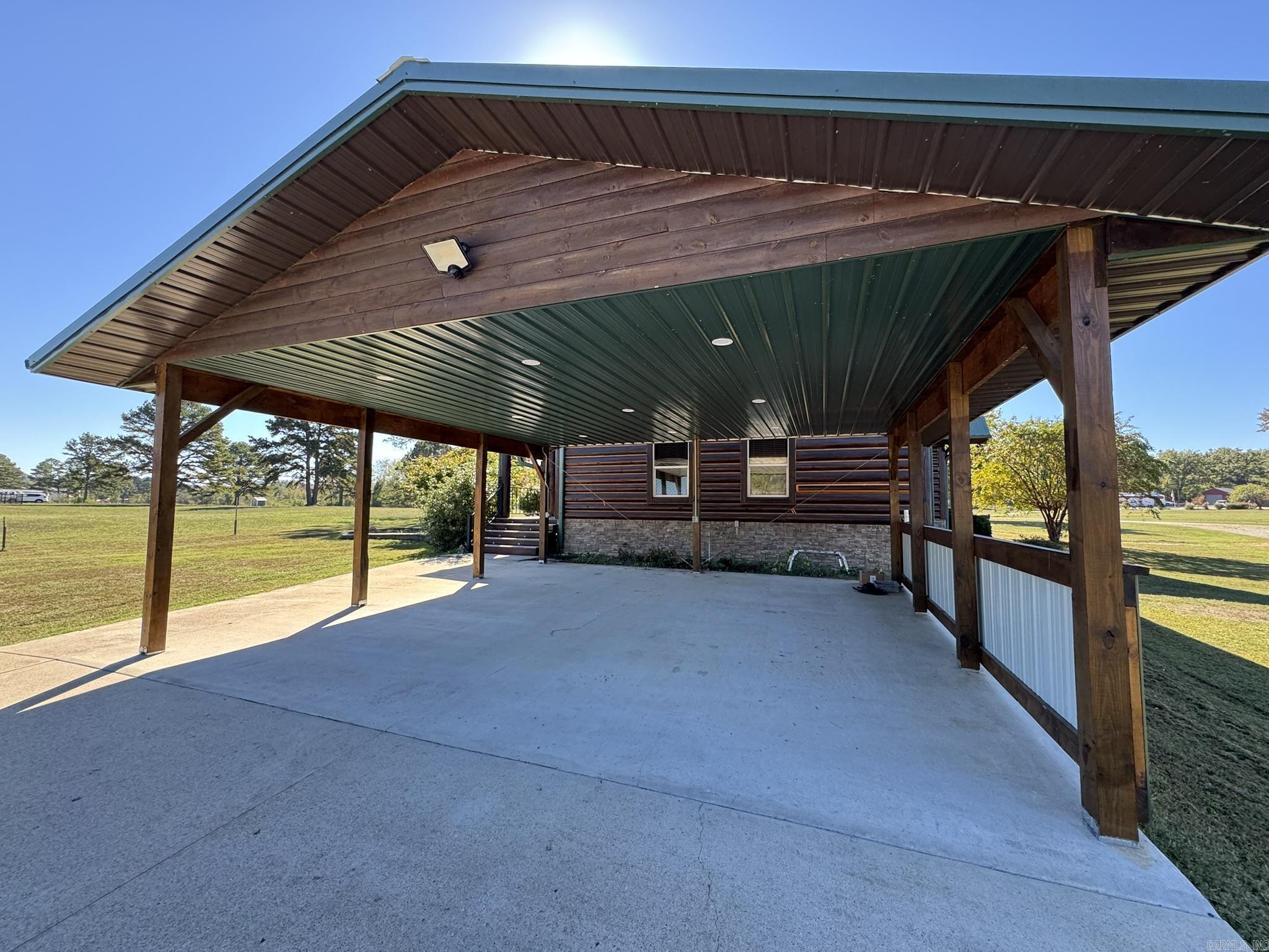 RIVER SIDE MEADOWS - Residential