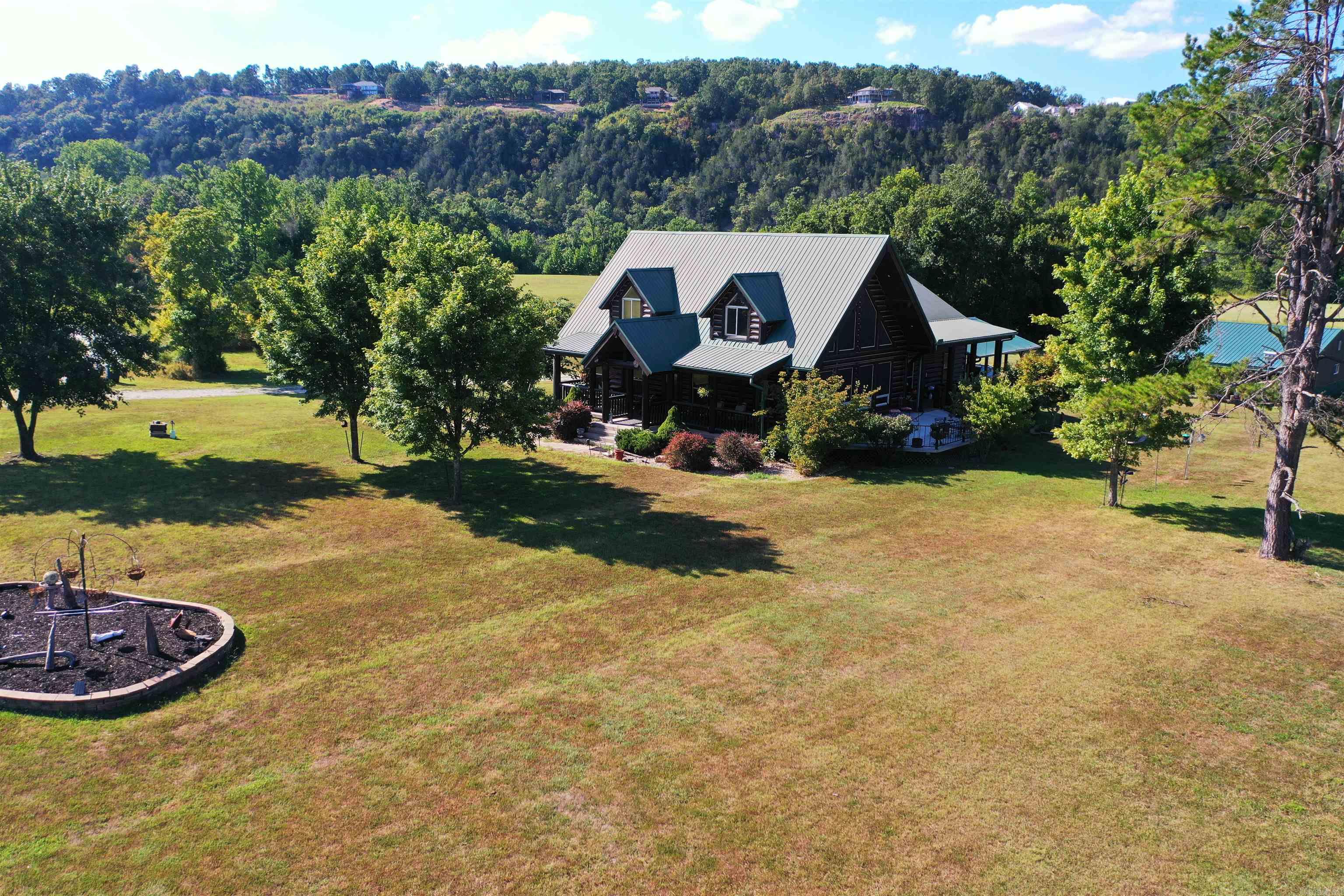 RIVER SIDE MEADOWS - Residential