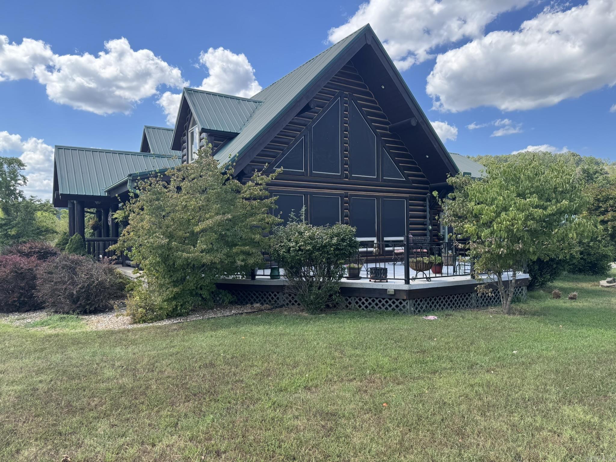 RIVER SIDE MEADOWS - Residential
