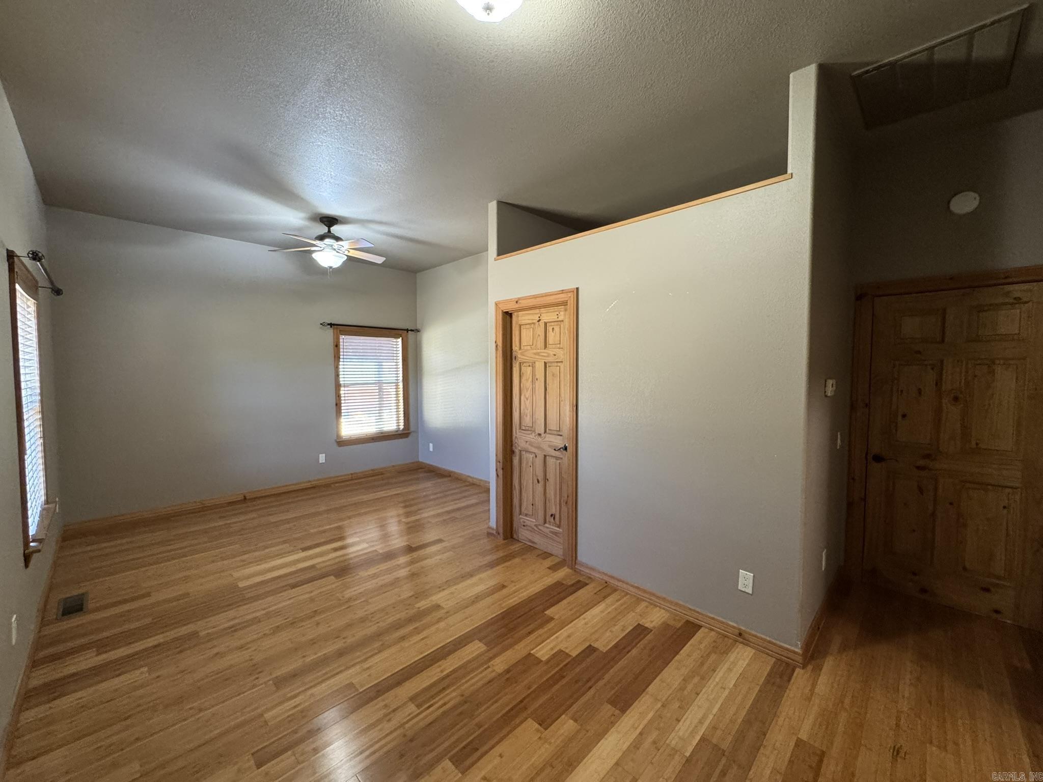 RIVER SIDE MEADOWS - Residential