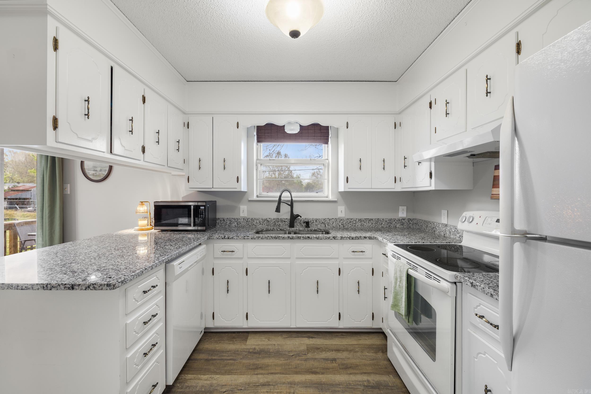 OAK MEADOWS - Residential