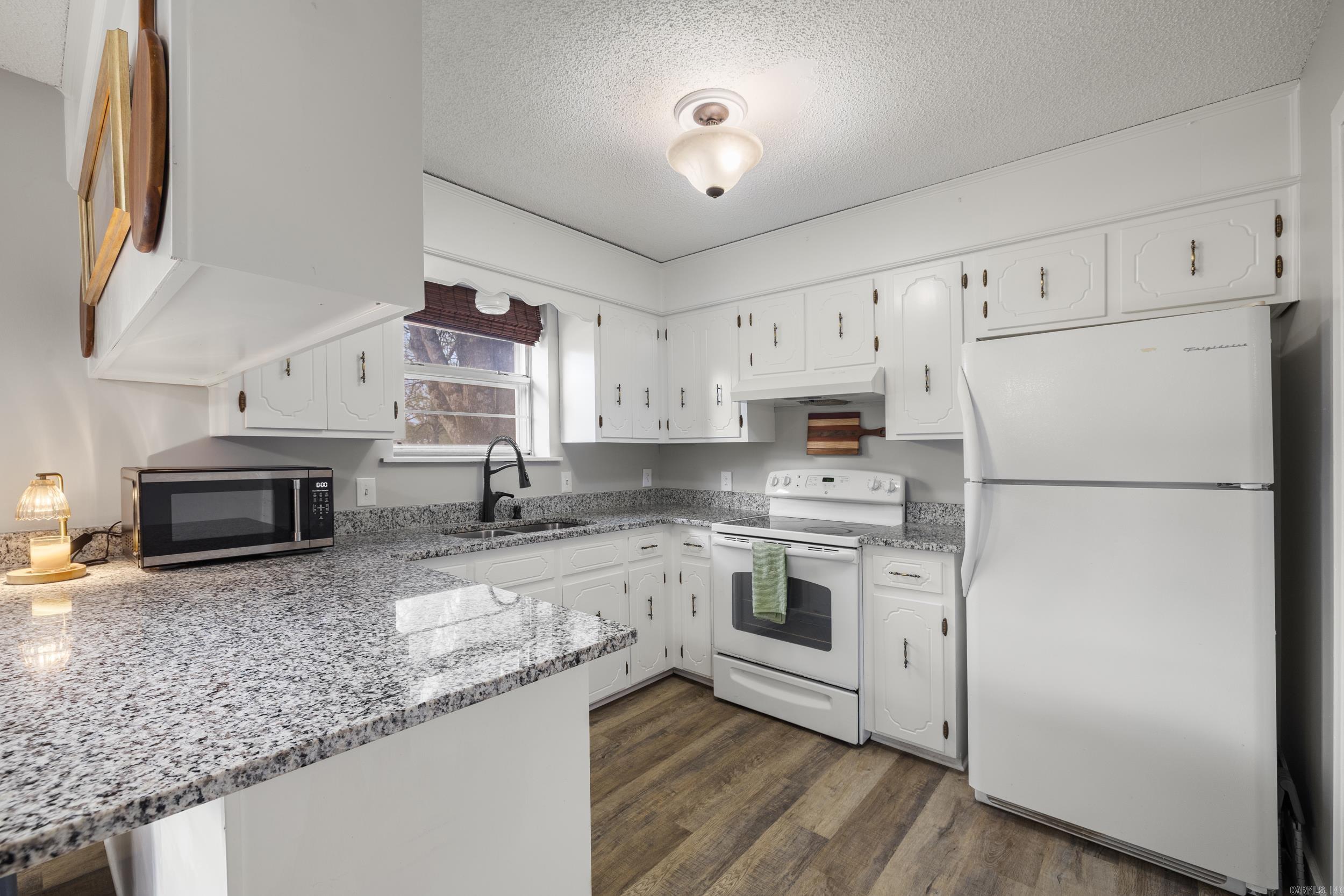 OAK MEADOWS - Residential