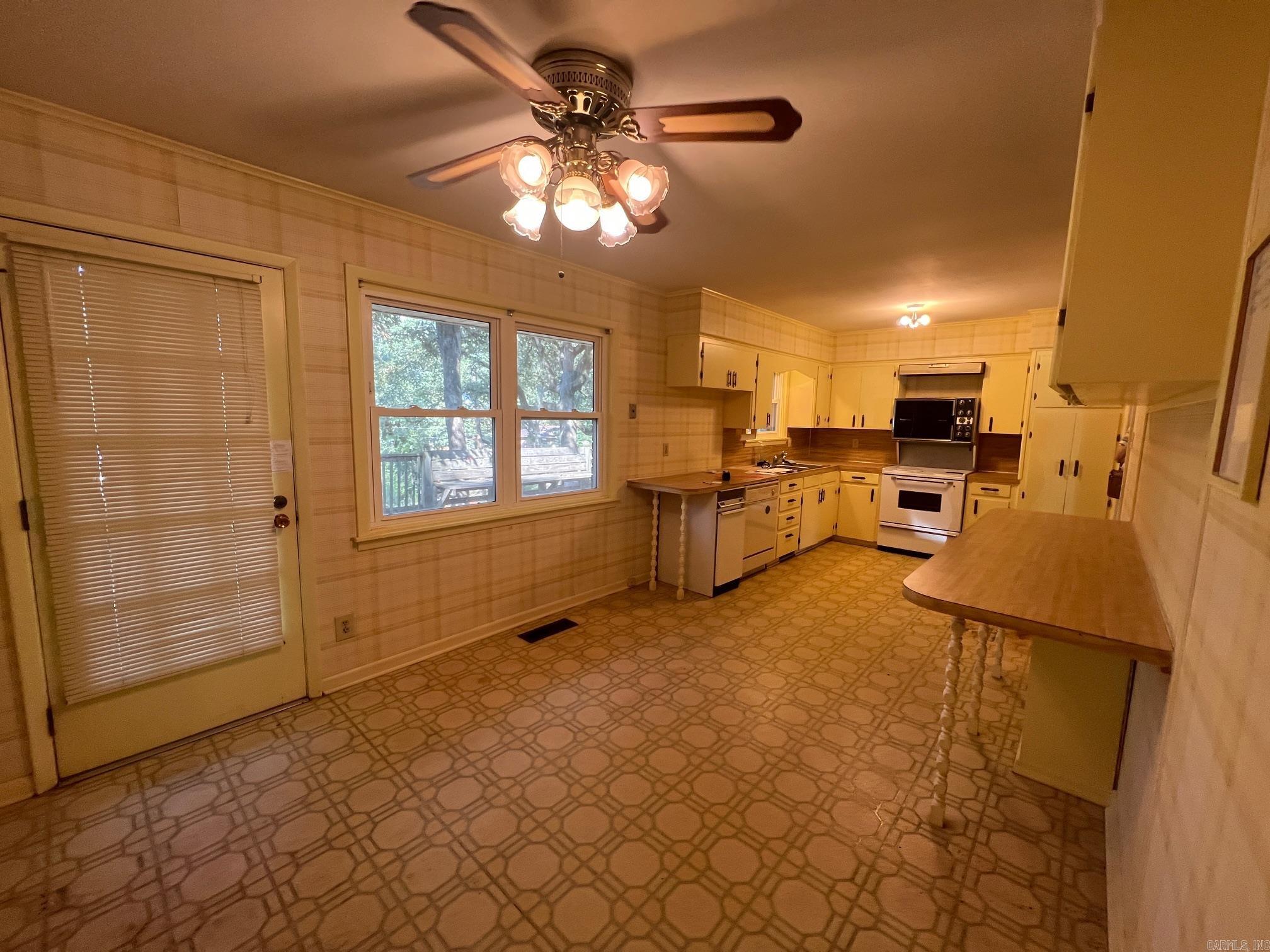 INDIAN HILLS - Residential