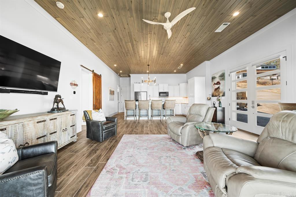 LAKEVIEW - Residential