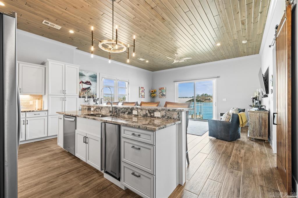 LAKEVIEW - Residential
