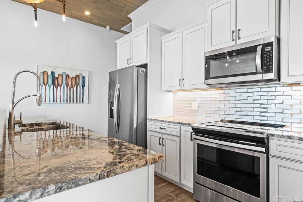 LAKEVIEW - Residential