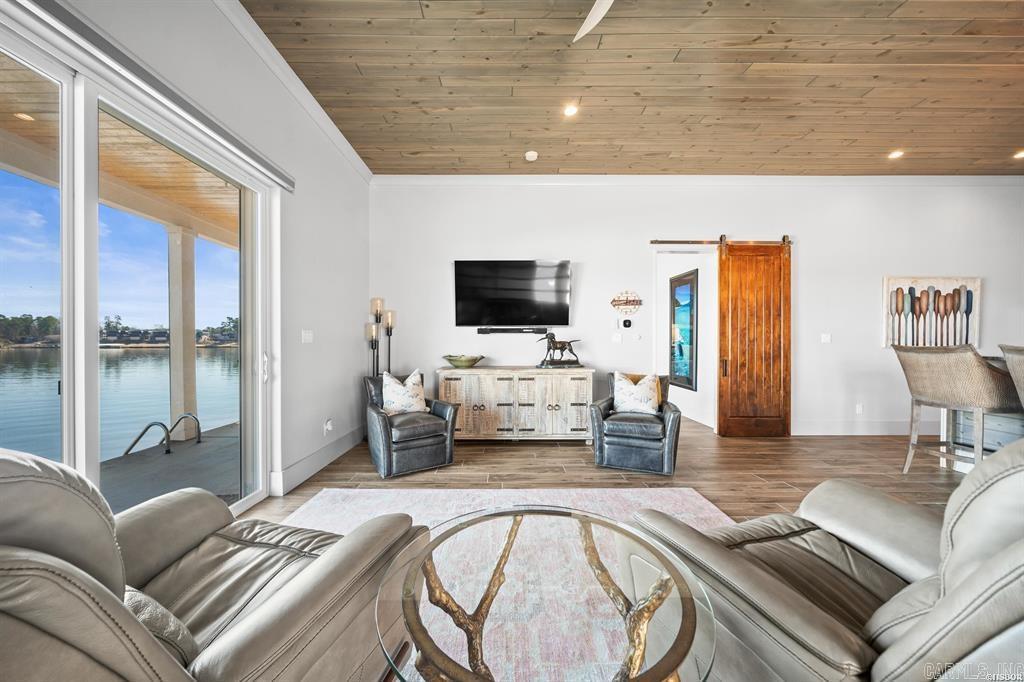 LAKEVIEW - Residential