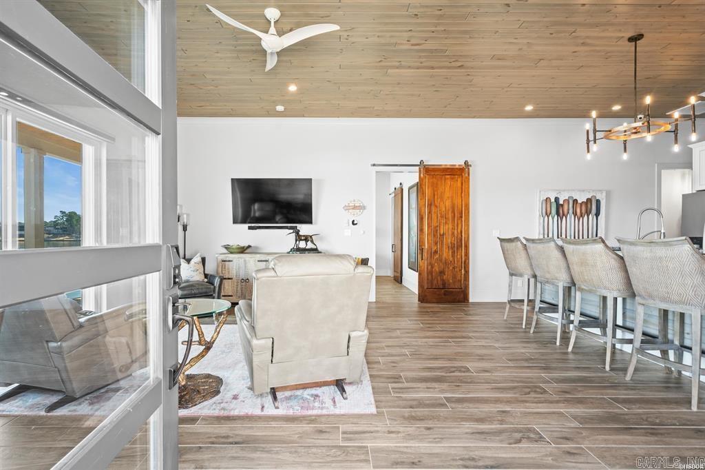 LAKEVIEW - Residential