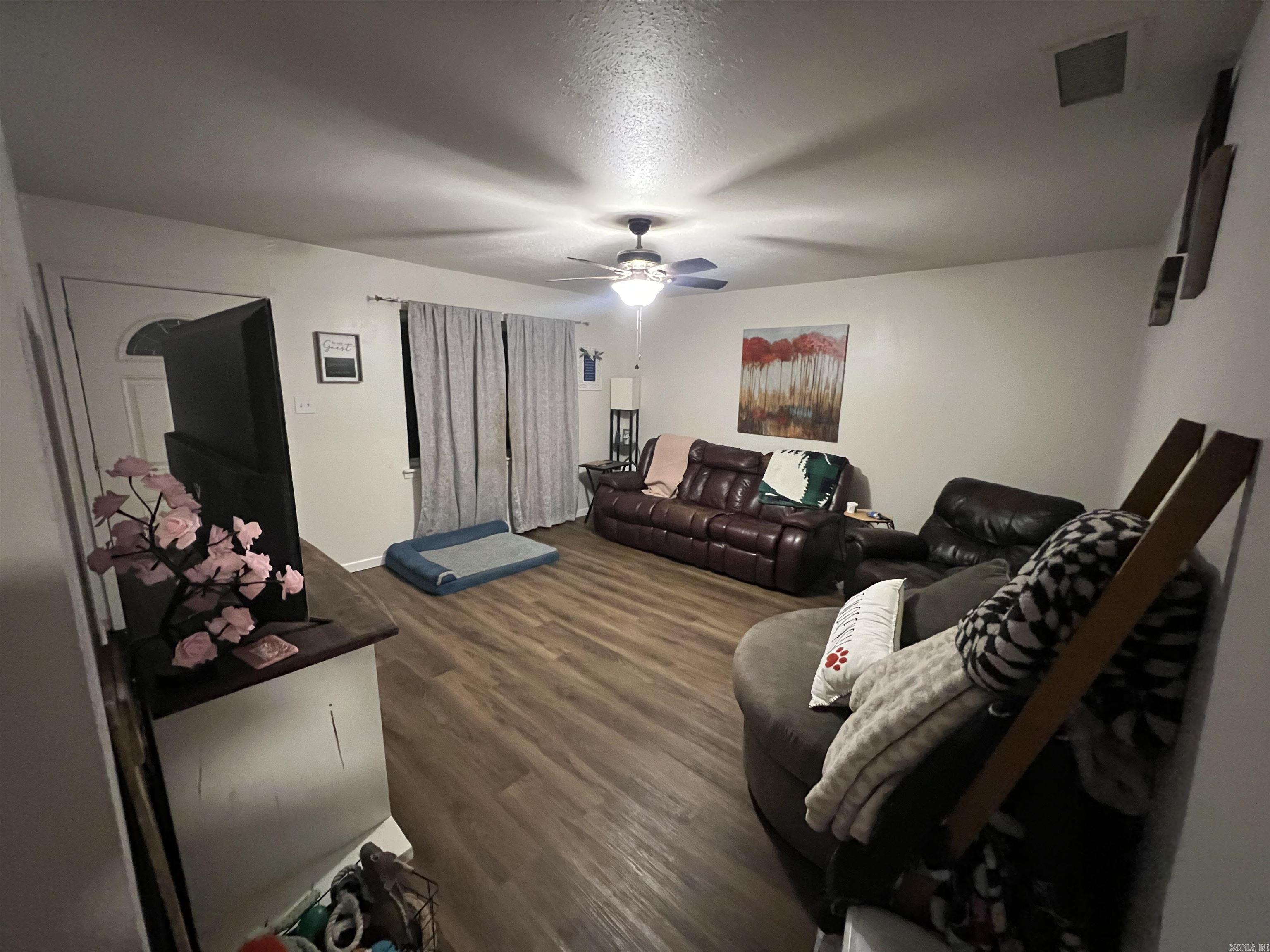 HOLLYWOOD HEIGHTS - Residential