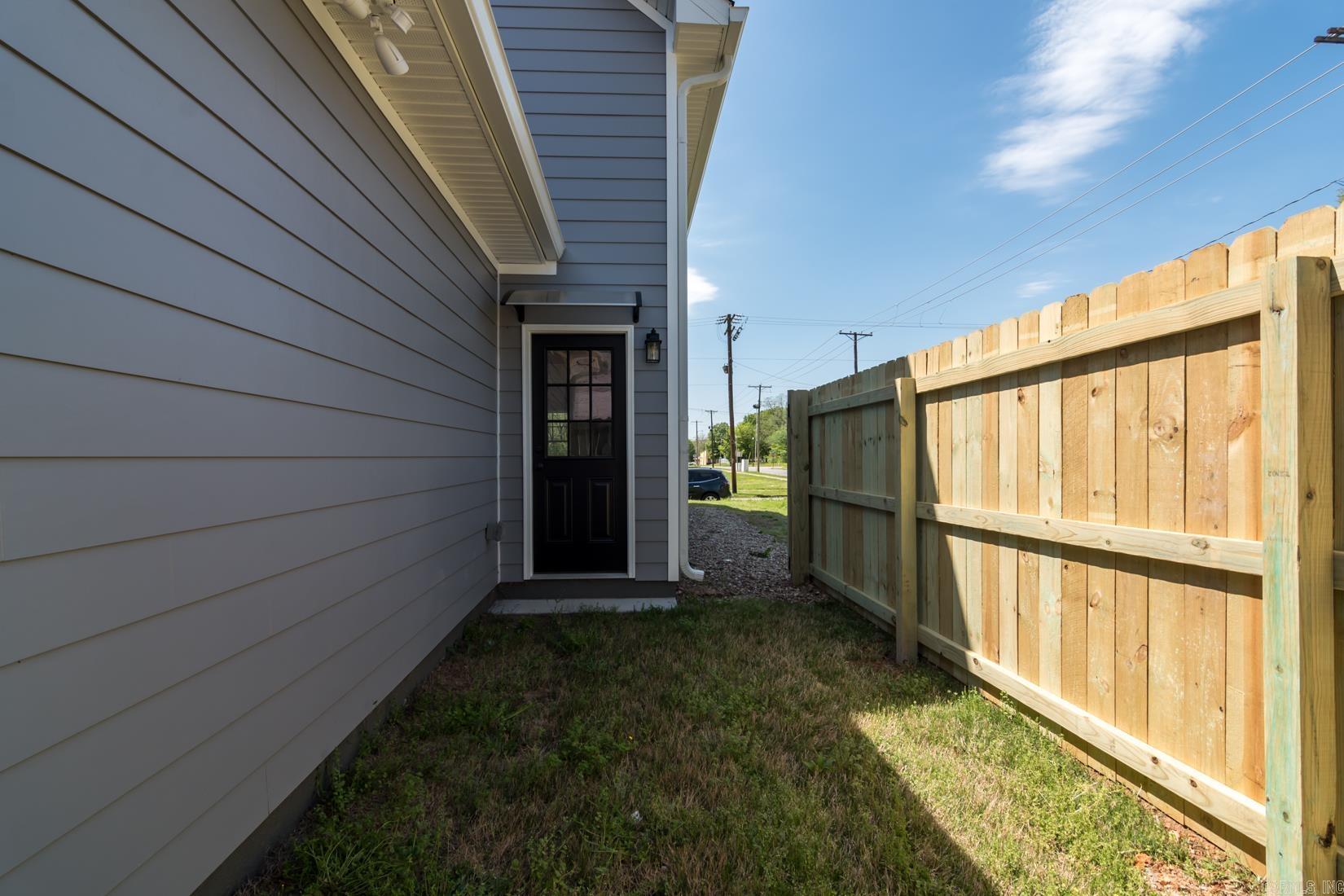 MACARTHUR PLACE ORIGINAL CITY OF - Residential