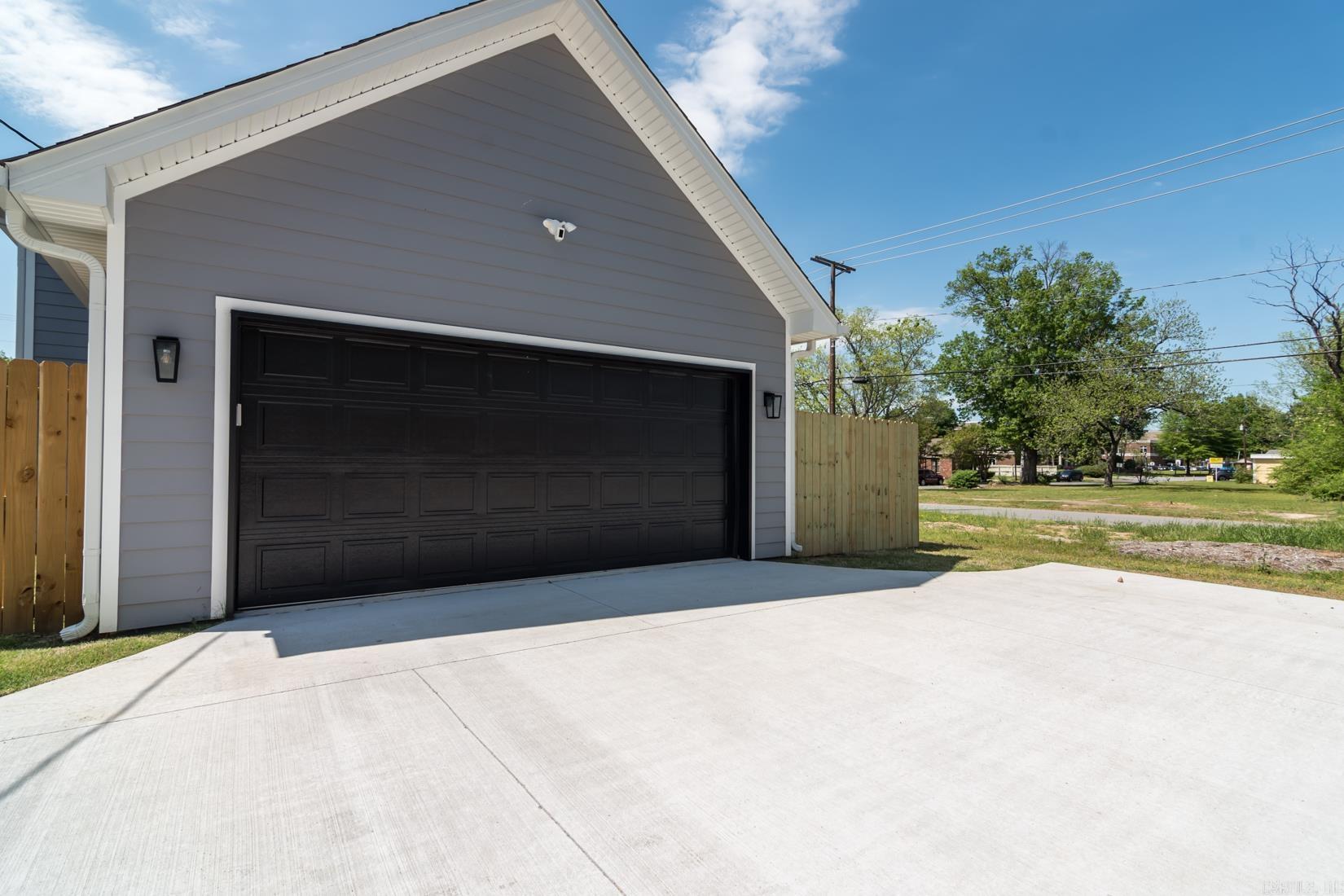 MACARTHUR PLACE ORIGINAL CITY OF - Residential