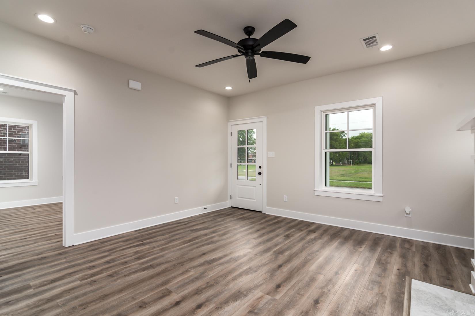 MACARTHUR PLACE ORIGINAL CITY OF - Residential