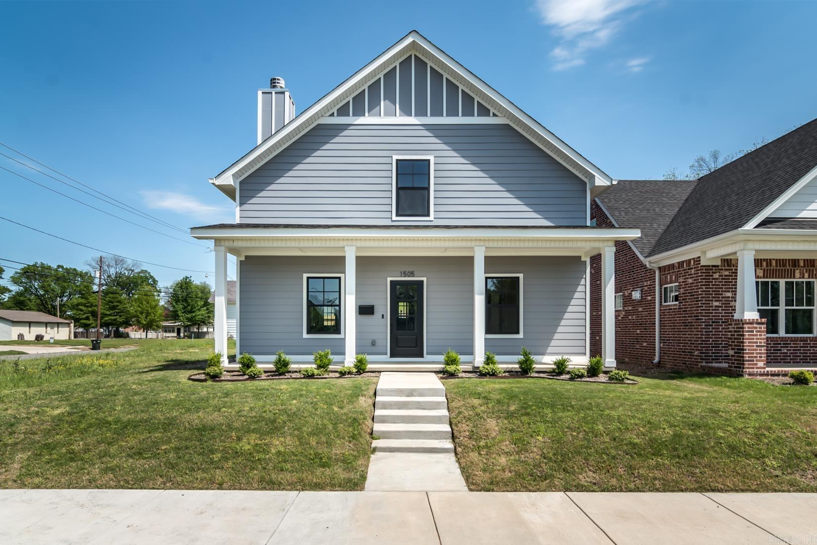 MACARTHUR PLACE ORIGINAL CITY OF - Residential