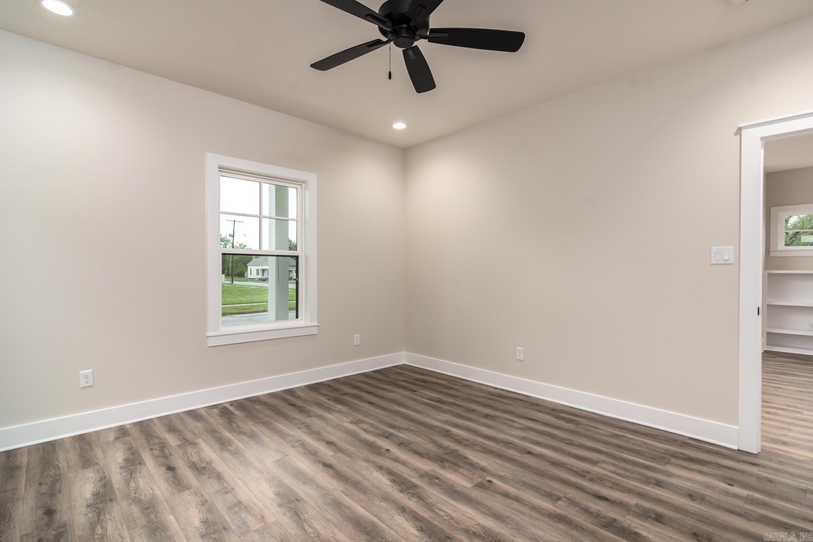 MACARTHUR PLACE ORIGINAL CITY OF - Residential